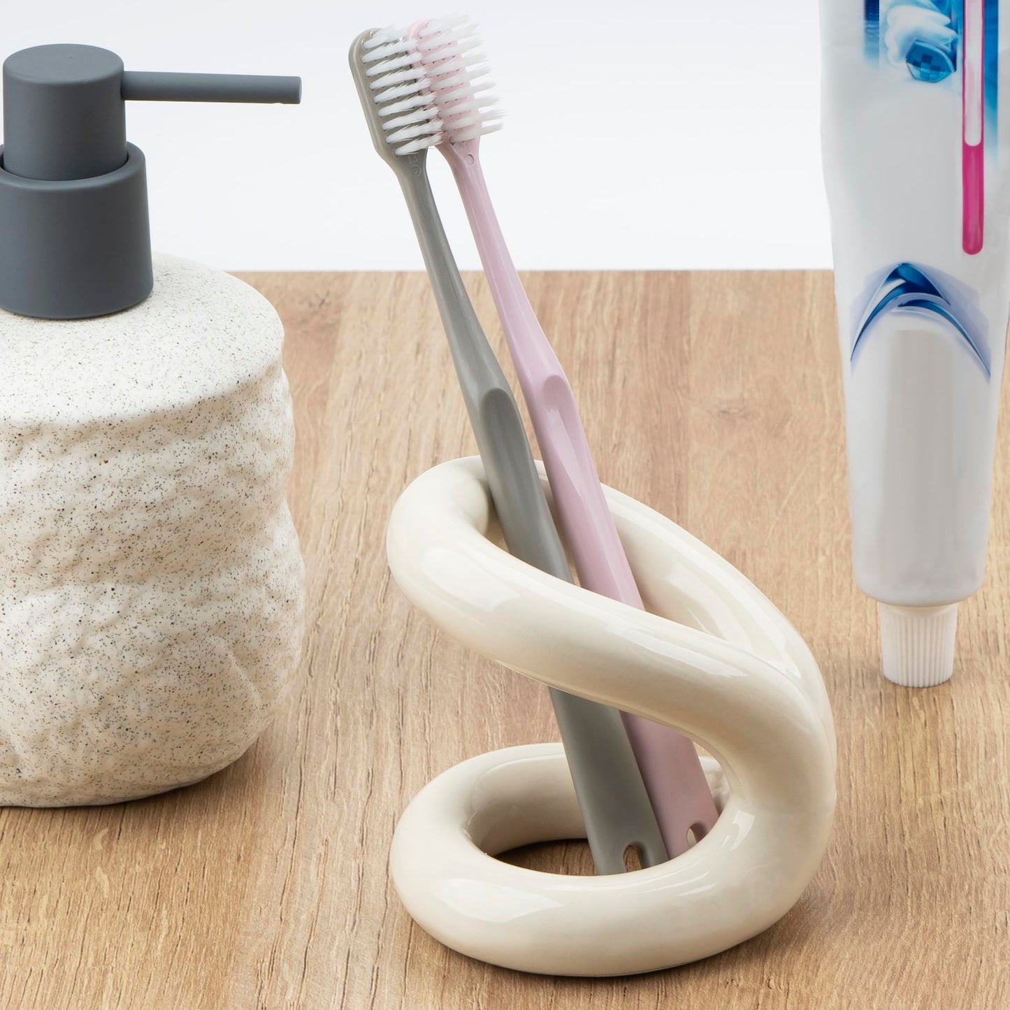 DODAMOUR Toothbrush Holder, Knot-Shaped Minimalist Toothbrush Storage, Ceramic Stylish Toothbrush Organizer, Decorative Stand for Bathroom Sink and Countertop (White)