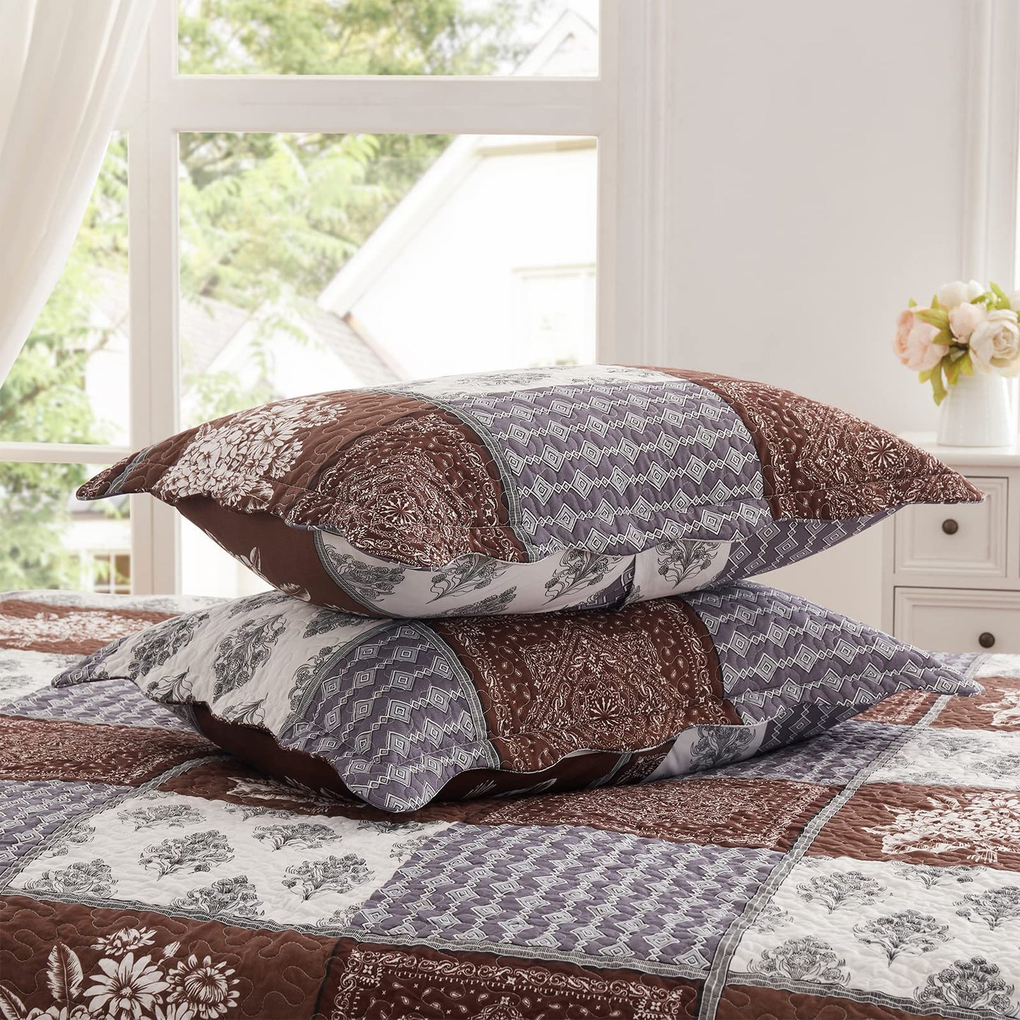 Full/Queen Size Quilt Set 3 Pieces Lightweight Reversible Bedspread-90''x98'' Soft Patchwork Border Floral Coverlet Warm Microfiber Bed Cover for All Seasons Brown Bedding Set(1 Quilt,2 Pillow Shams)