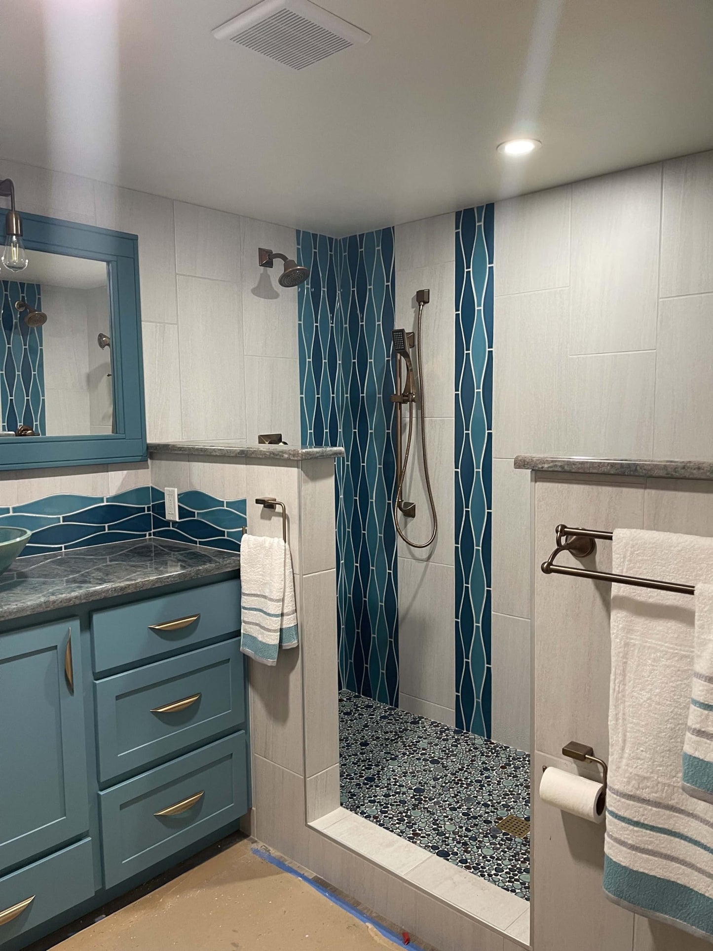 Hominter Artisan Pebble Mosaic Tile Sheet Irregular Blue Green Stone-Look Waterproof Ceramic Shower Floor & Wall Tiles, Kitchen Bath Backsplash and Pool Tiles(5 Square Feet)
