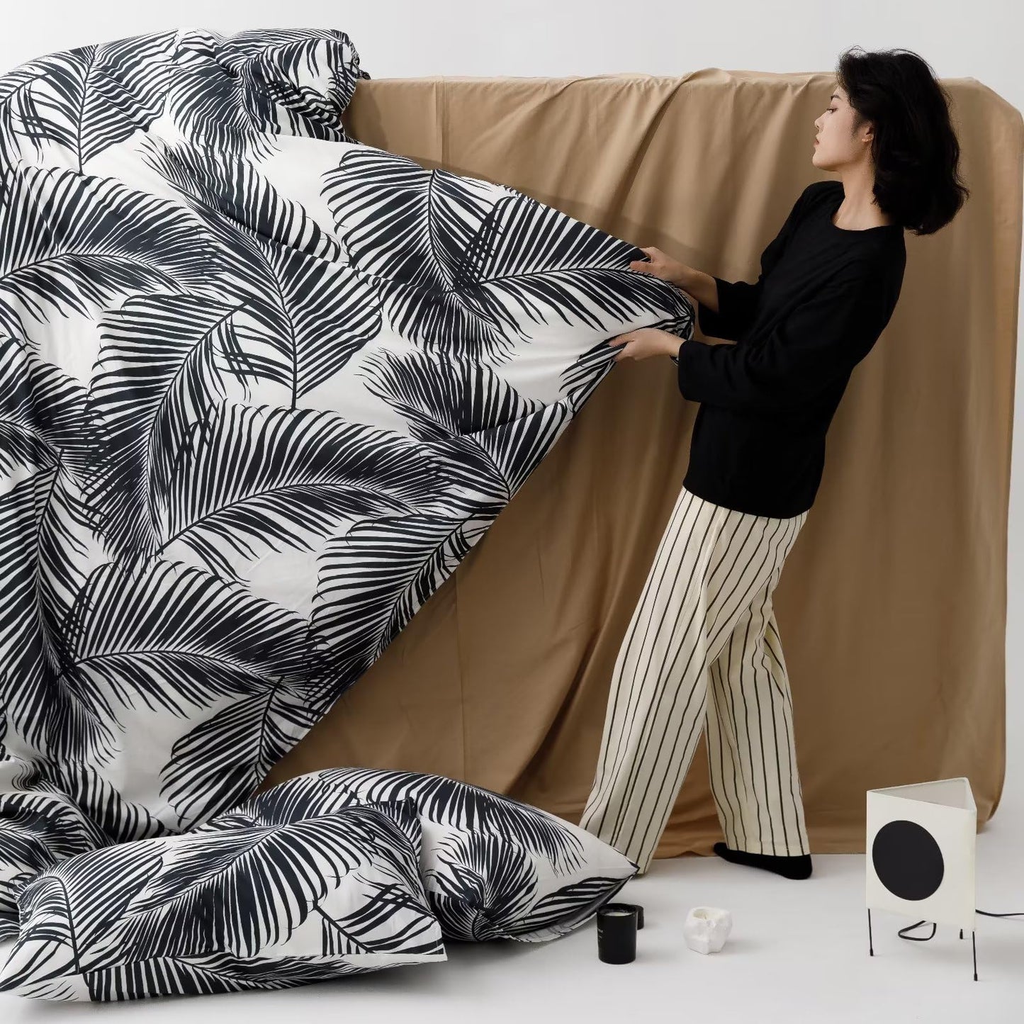 karever Black Leaves Comforter Queen & White Palm Leaf Printed Sets Modern Boho Tropical Botanical Bed Quilts for Women Men Soft Floral Comforters, Queen(90''*90'')