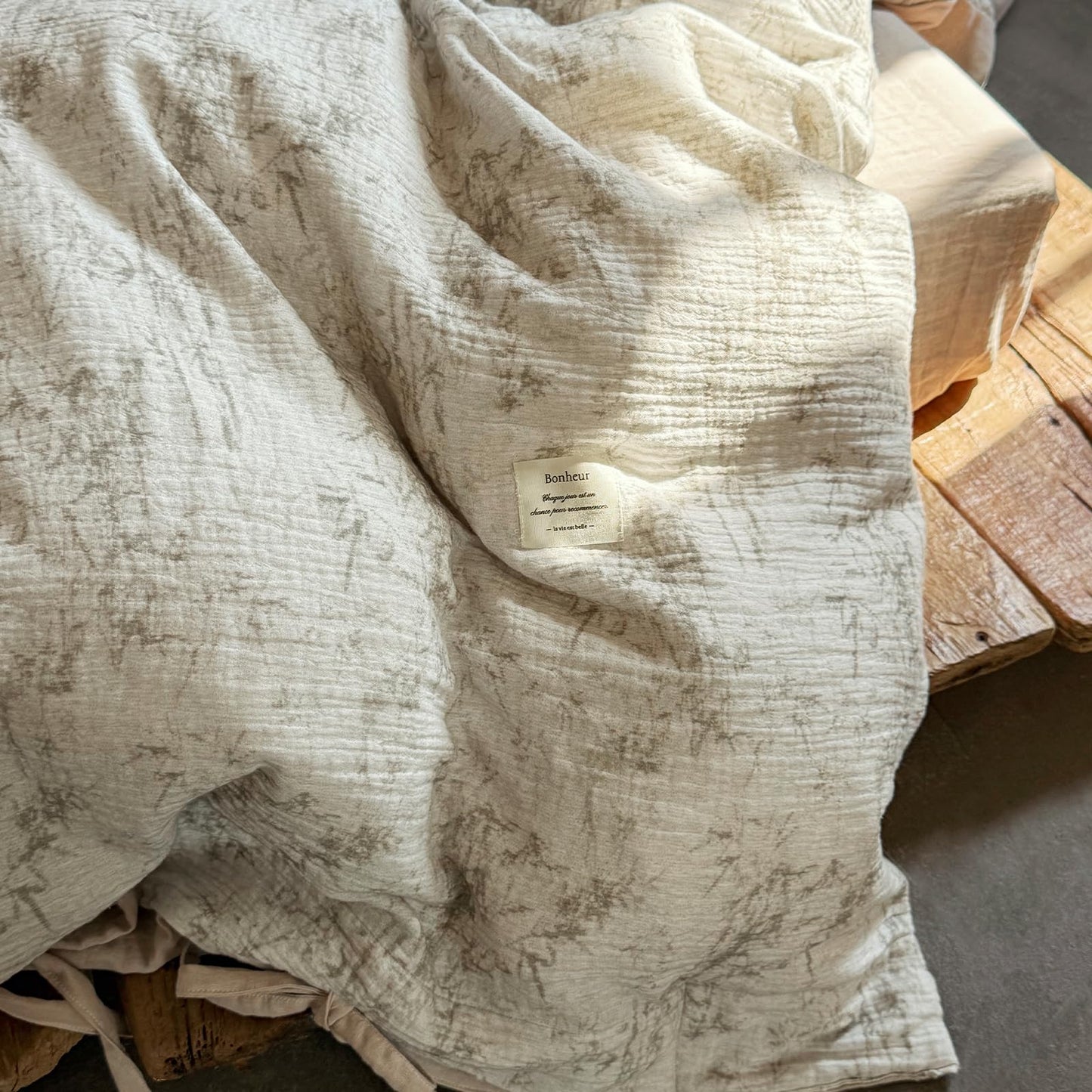VM VOUGEMARKET Double Gauze Crinkled Cotton Duvet Cover Set Queen,Rustic Beige Ink Bamboo Botanical Print Duvet Cover with Romantic Bow Ties