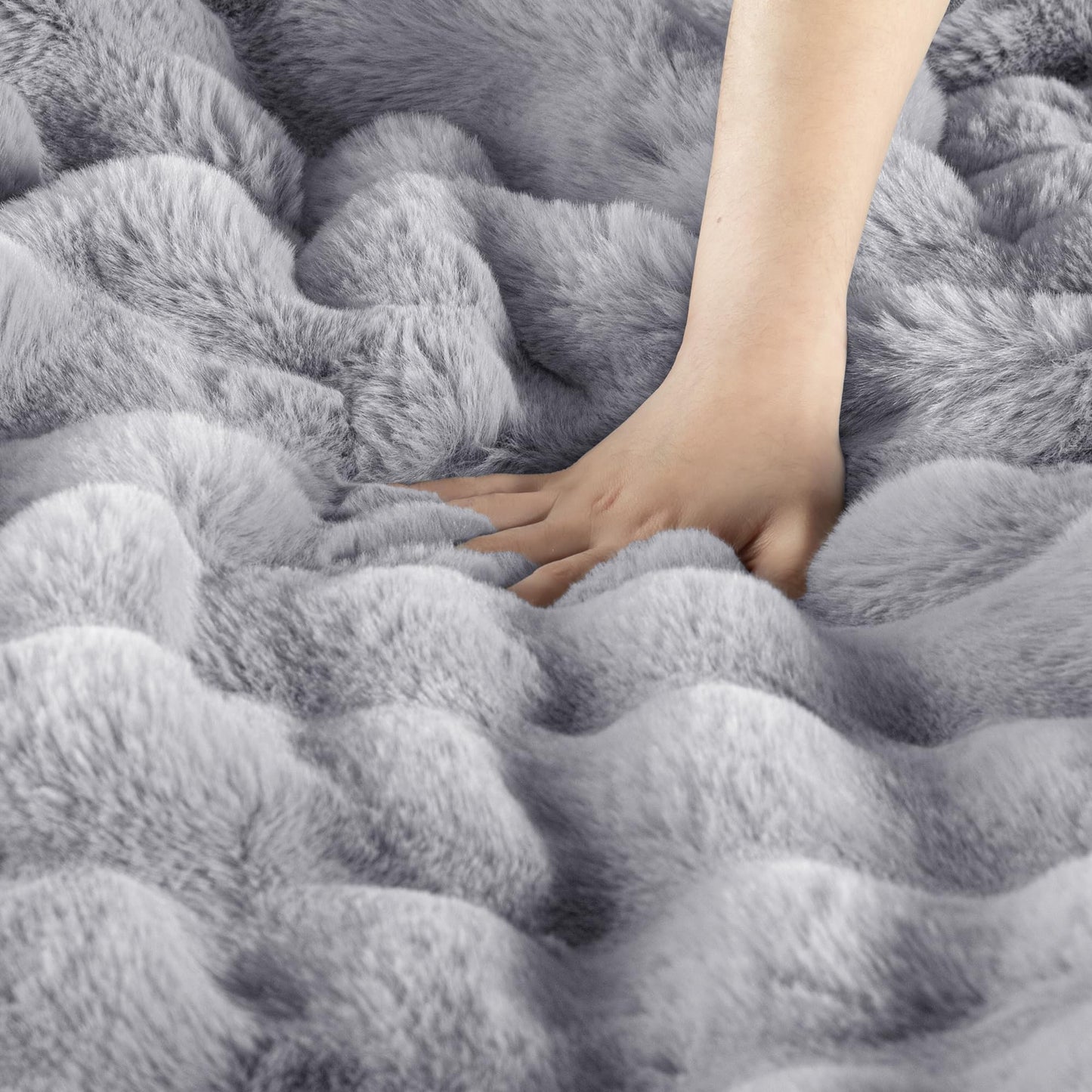 Exclusivo Mezcla Faux Fur Throw Blanket for Couch, Luxury Reversible 3D Rabbit Bubble Fuzzy Thick Sherpa Blankets for Winter, Plush Fleece Warm Cozy Bed Throw, 50x60 Inches, Light Grey