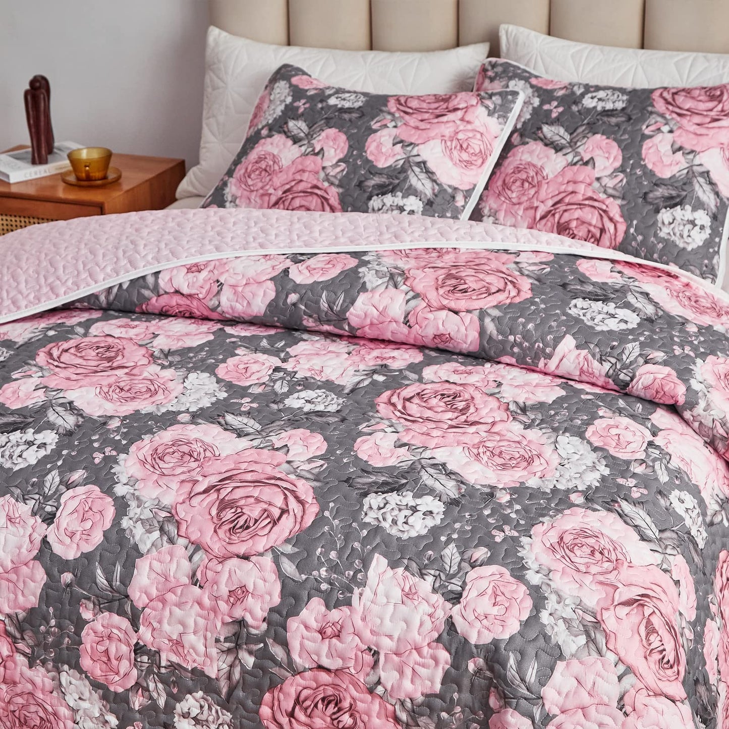 3 Pieces Quilt Set Grey with Pink Floral Quilt Bedding Set Queen Size Soft Microfiber Lightweight Reversible Coverlet Bedspread for All Season Grey Flower Quilt Set (1 Quilt+ 2 Shams)