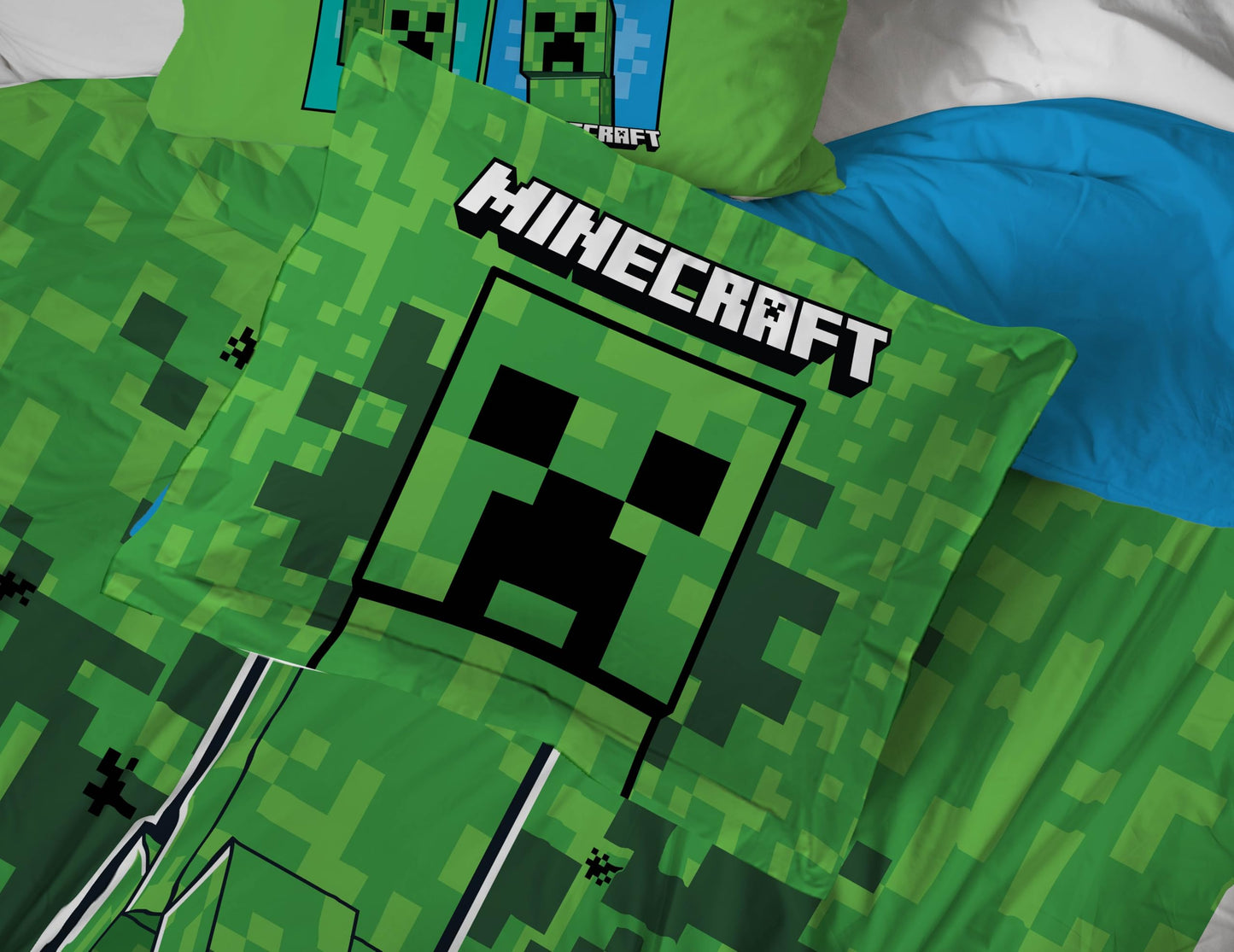 Jay Franco Minecraft Creeper Twin Comforter Set - 5 Piece Boys Bedding Includes Comforter, Sheets & Pillow Covers, Officially Licensed Soft Microfiber Gamer Bed Set for Room Decor, Green
