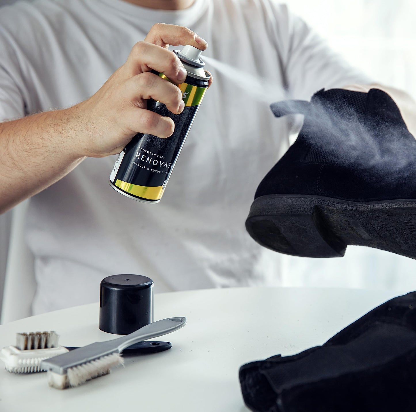 Kaps Renovator, Shoe Spray for Nubuck and Suede, Shoe Care Product for Reviving and Redyeing Nubuck, Suede and Fabric Shoes, 200 ml (118 - Black)