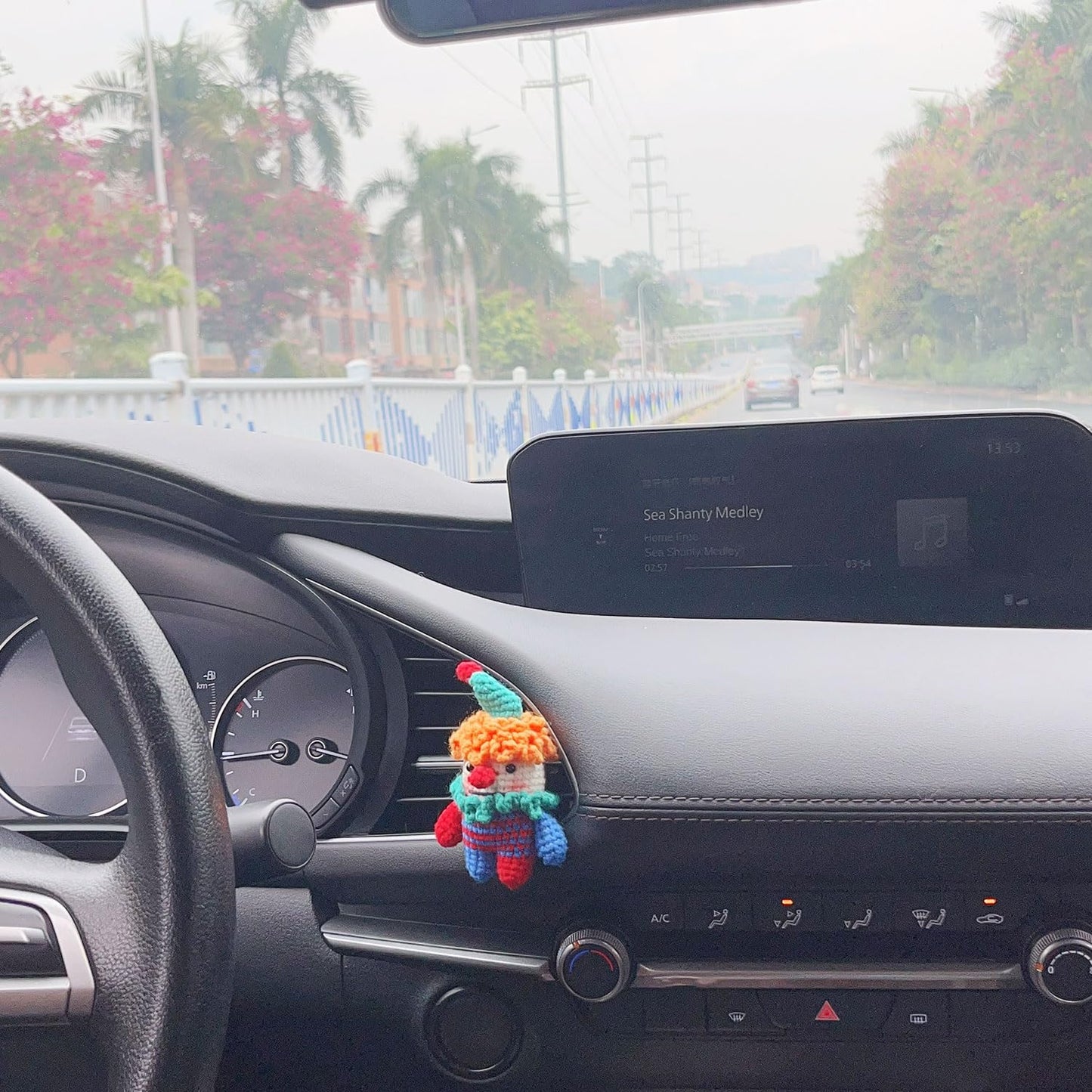 ZIUGLIKAL Cute Clown Car Air Vent Clip Handmade Crochet Anime Decoration Suitable for Car Air Vents Car Interior Accessories Car Gifts for Men & Women (Car air Vent Clown)