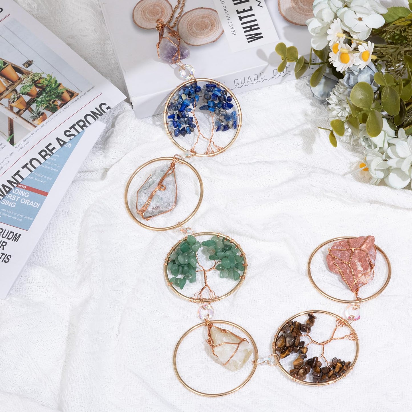 7 Chakra Healing Crystals Hanging Ornament，Handmade Chakra Stones Tree of Life Natrual Gemstones Wall Hanging Ornaments for Home Decor Yoga Meditation(Natural Stones+Tree of Life)