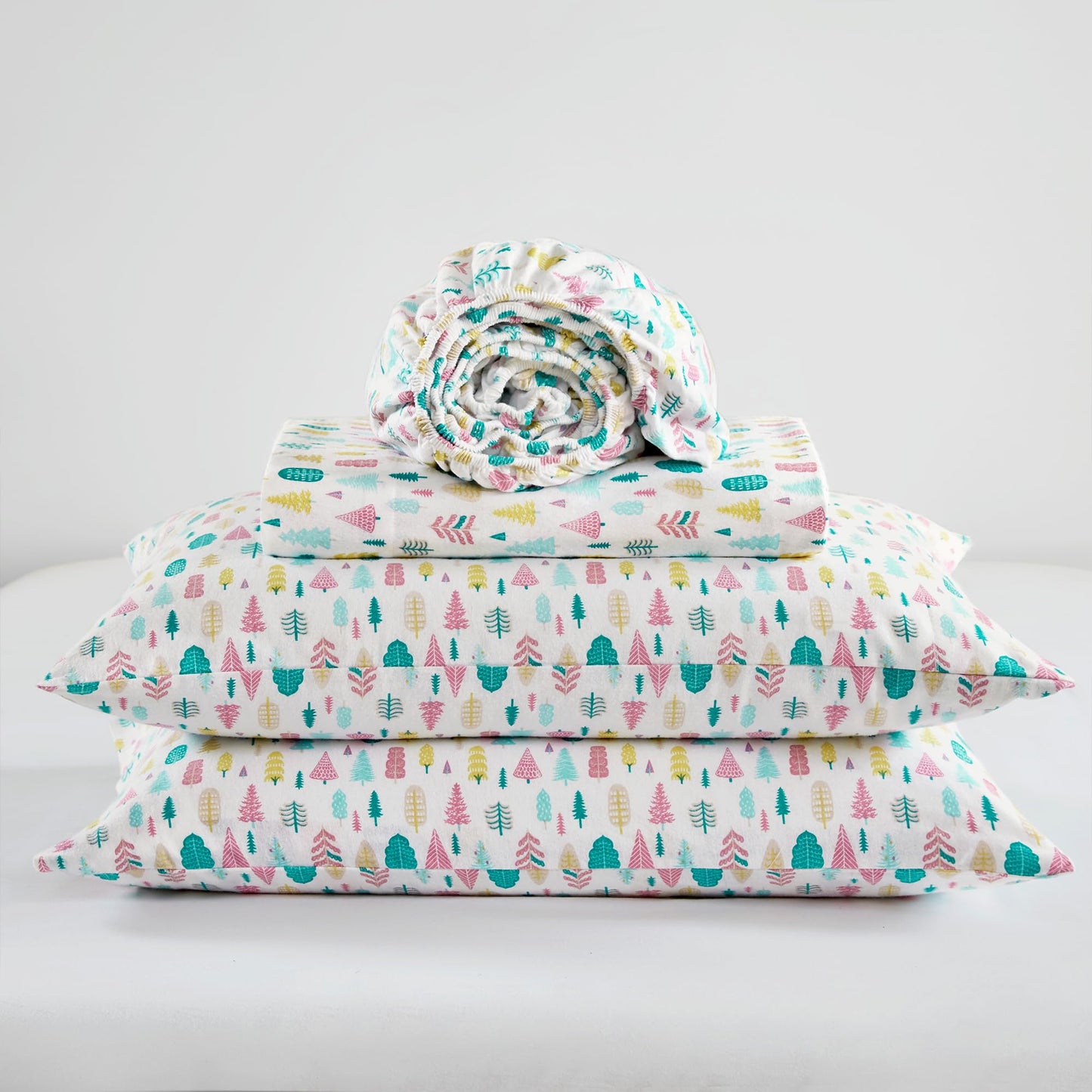Intelligent Design Cozy Soft 100% Cotton Flannel Sheets, Breathable Festive & Adorable Print Cotton Flannel Sheet Set, Deep Pocket Sheet Fits Up to 16" Mattress, Full White Holiday Trees 4 Piece