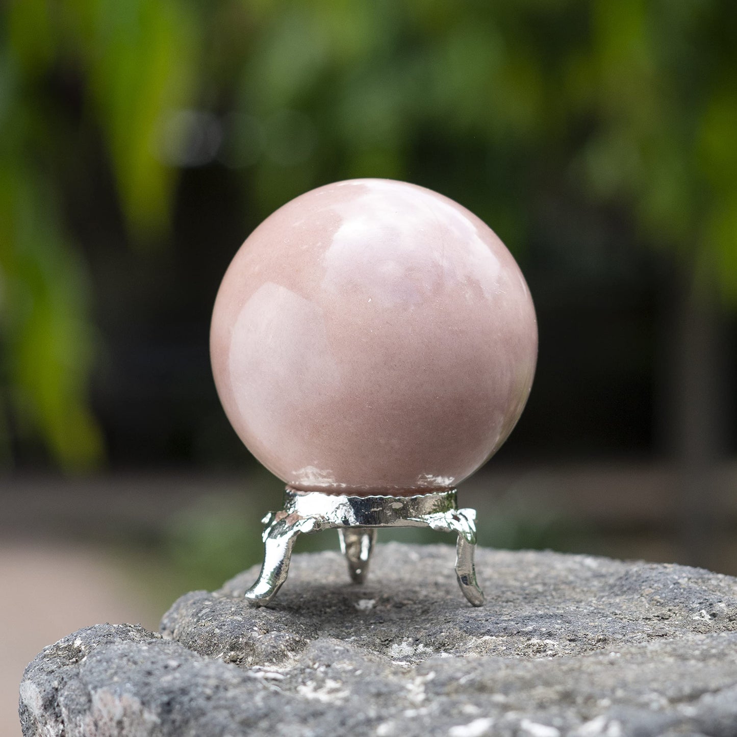 Crocon 45mm Pink Agate Stone sphere Ball with Metal Stand 1400+ Carats Gemstone Ball Healing Sphere Sculpture Figurine for Fengshui Divination Home Decoration Photography Crystal Sphere