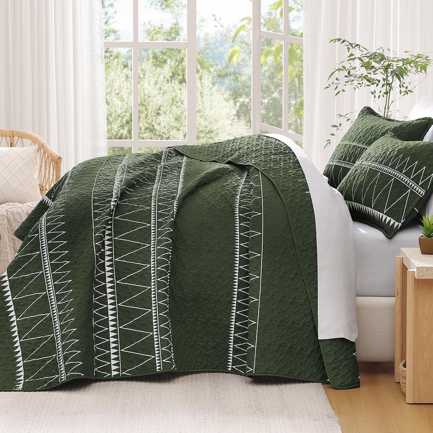 Andency Green California King Quilt Set, 3 Pieces Boho Lightweight Soft Striped Cal King Bedspread for All Season (112"x104"), Printed Bohemian Polyester Reversible Coverlet Comforter Sets