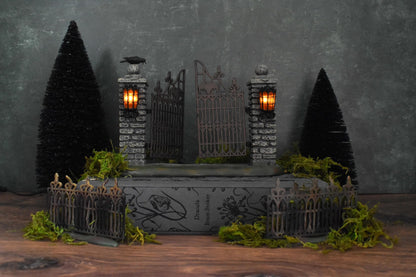 Department 56 Halloween Accessories for Village Collections Mini Spooky Wrought Iron Gate Lit Figurine, 4,53 Inch, Multicolor