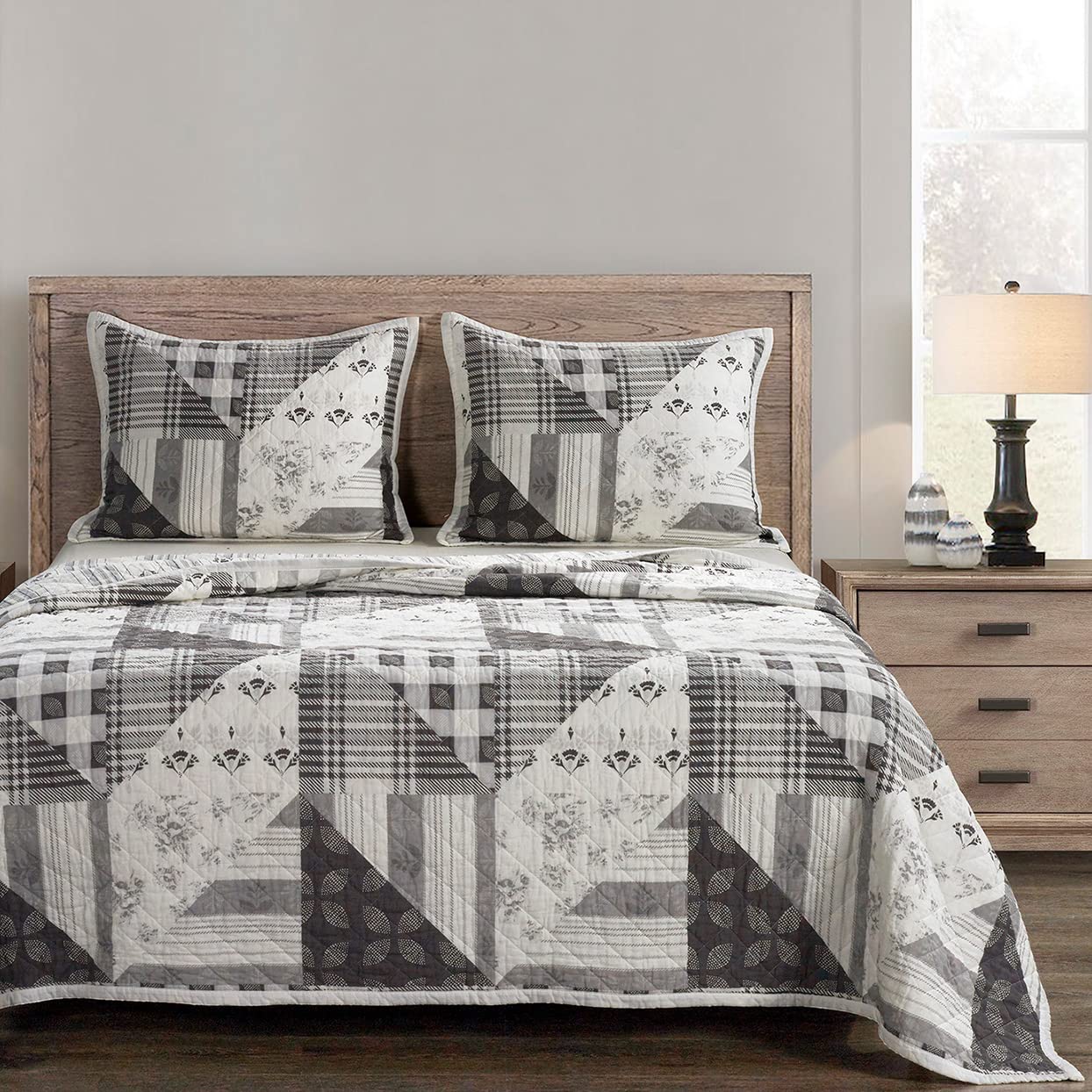 Paseo Road Patchwork Prairie 3 Piece Quilt Set with Pillow Shams, Queen Size, Cotton Reversible Bedding Set Western Farmhouse Style Luxury Bed Set, 1 Quilt, 2 Pillowcase