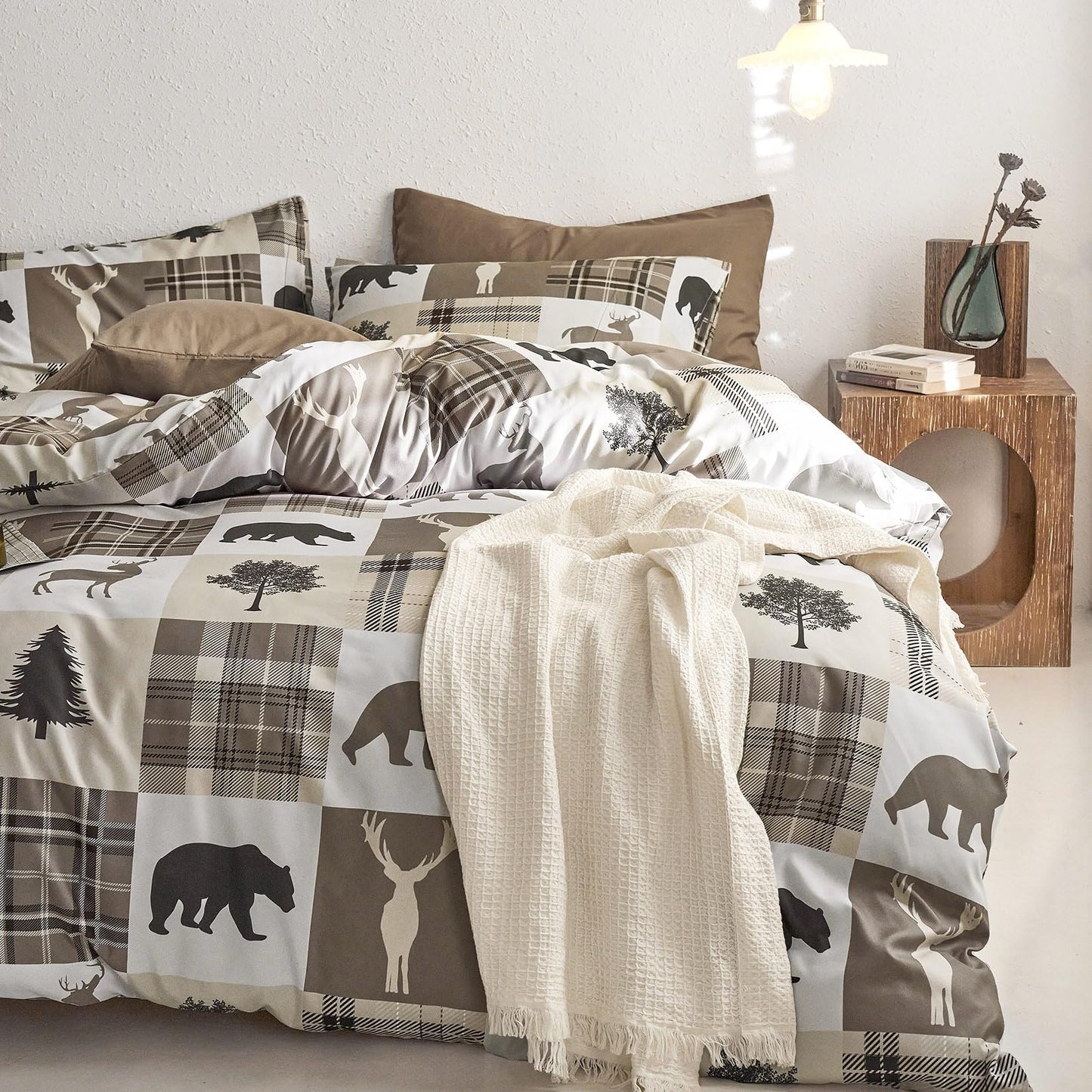 Wake In Cloud - Rustic Comforter Set, Cabin Christmas Lodge Western Country Bear Deer Moose Woodland RV Outdoor Theme, Soft Lightweight Bedding, 3 Pieces, Taupe, Queen Size