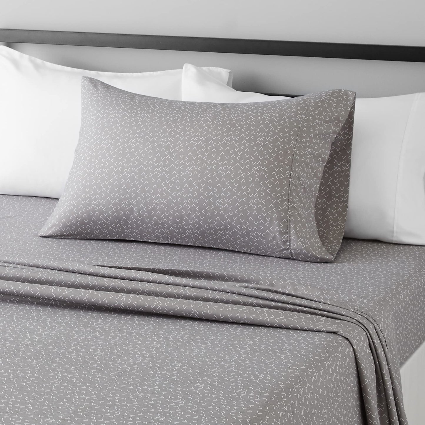 Amazon Basics Lightweight Breathable Brushed Microfiber Wrinkle Resistant 3-Piece Bed Sheet Set with 14-Inch Deep Pockets, Twin, Gray Arrows, Printed