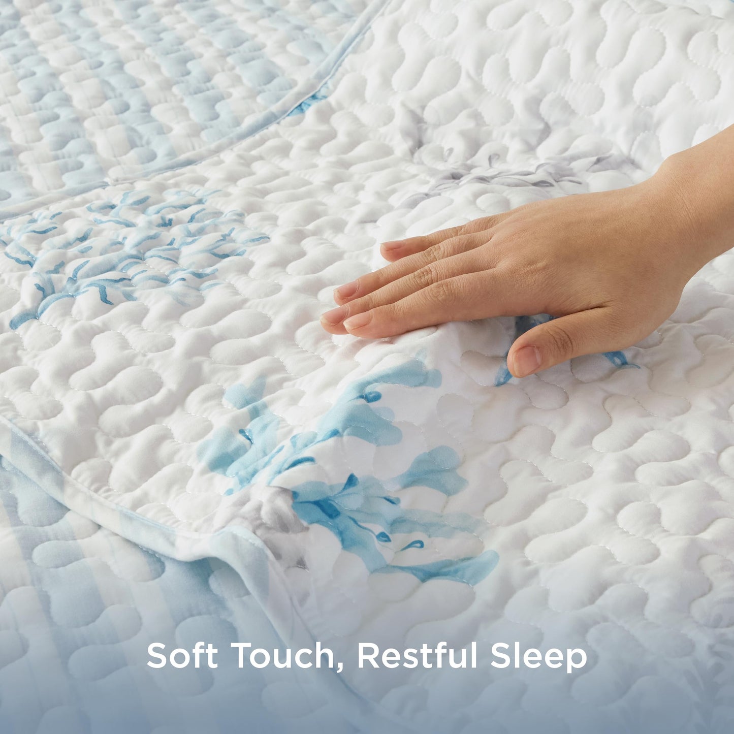 Bedsure Coastal Bedding Quilts Queen Size - Lightweight Summer Comforter Queen Size, Reversible Beach Bedding Nautical Bedspread, Soft Microfiber Blue & White Coverlet for All-Season(90"x96")