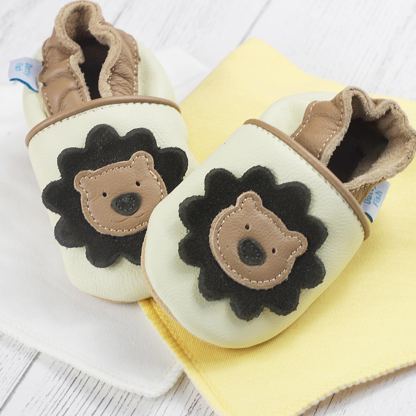 Dotty Fish Unisex Baby & Kids Soft Leather Barefoot Shoes – Boys & Girls, Animal Designs, Non-Slip Soft Soles, Lightweight, Flexible, Elasticated Ankles, Podiatry Approved – Cream Lion 12-18 Months