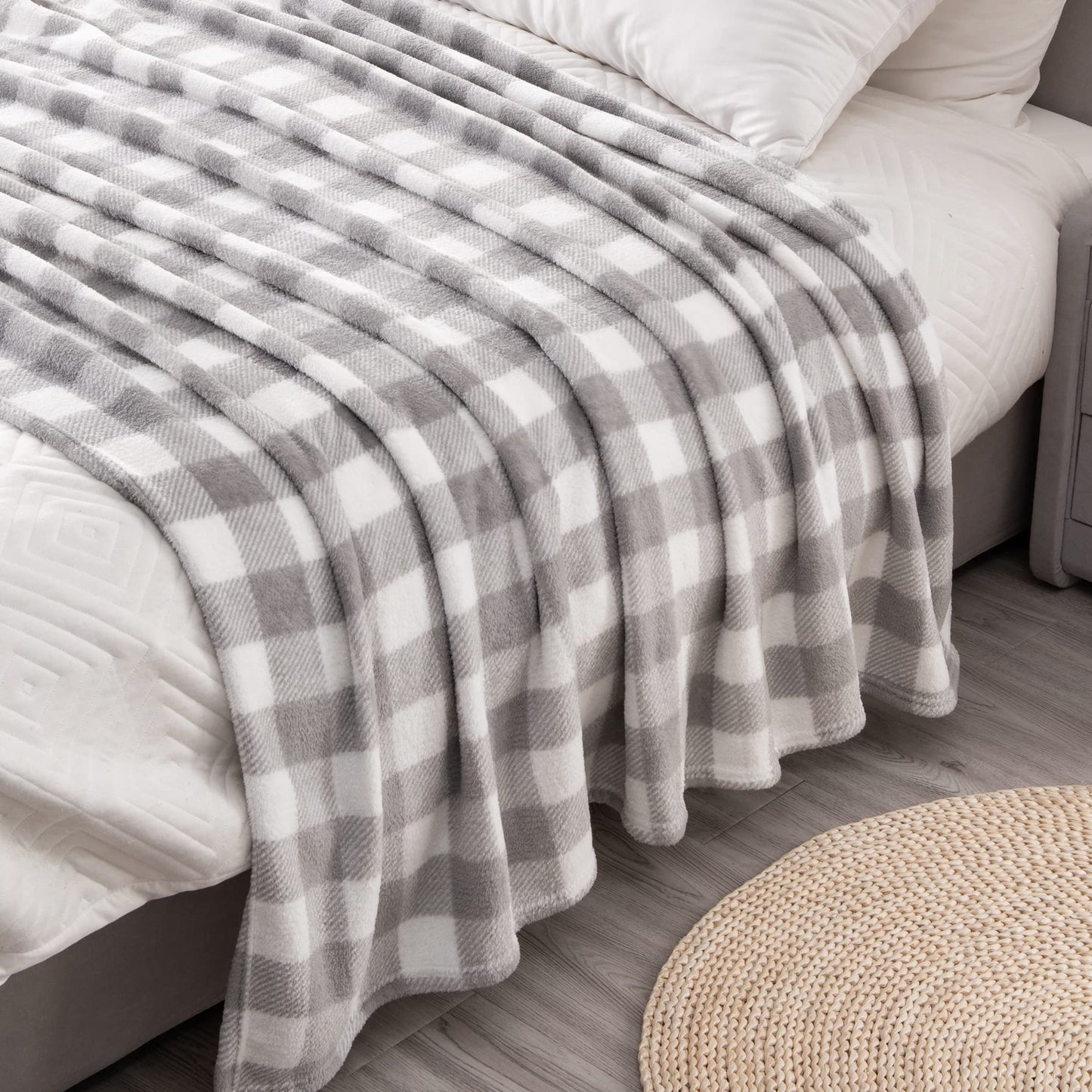 BEDELITE Fleece Throw Blanket for Couch Sofa Bed, Buffalo Plaid Decor Grey and White Checkered Blanket, Cozy Fuzzy Soft Lightweight Warm Blankets for All Seasons