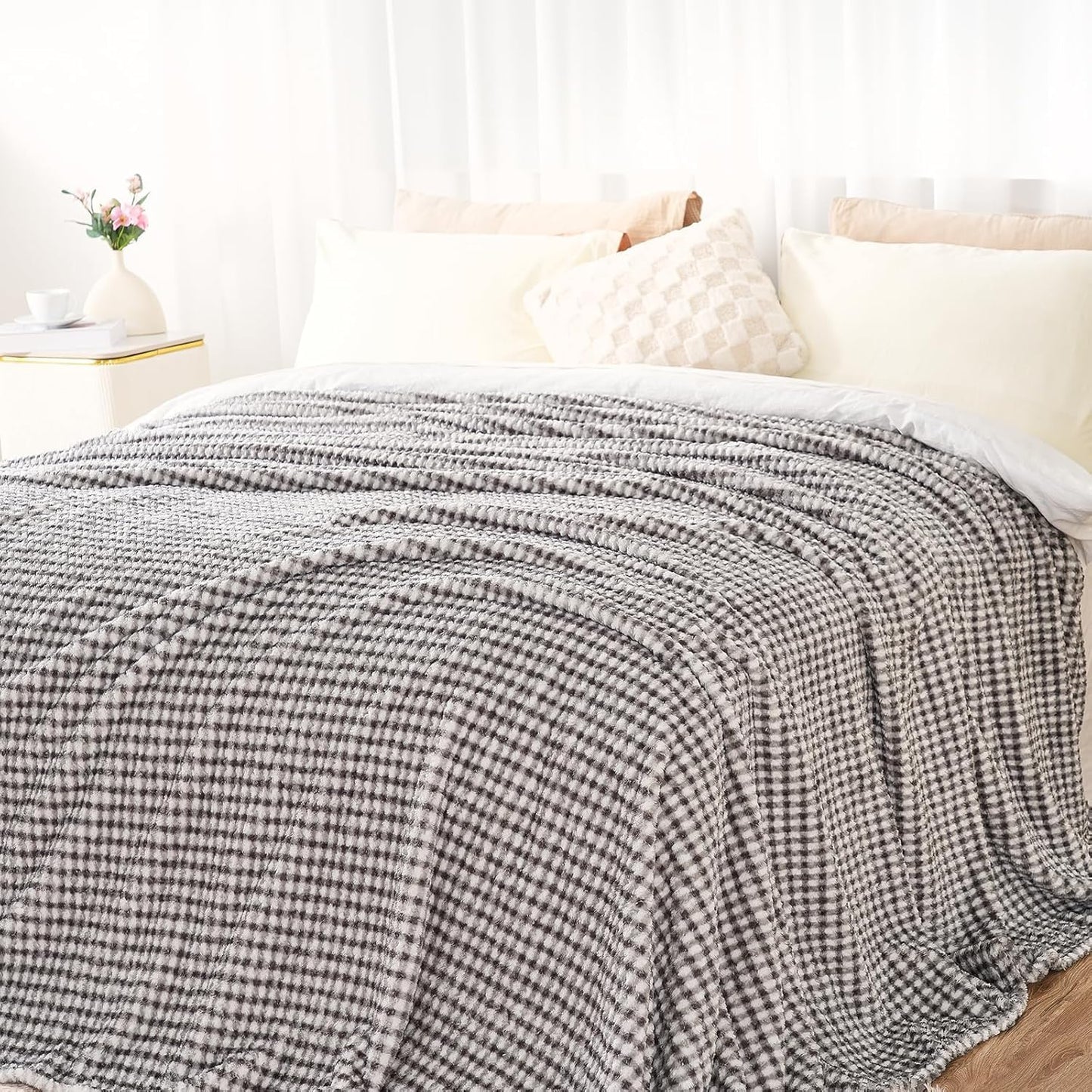 Zyrah Grey and White Fleece Twin for Couch Super Soft Twin Blanket Plaid Lightweight Decorative Fuzzy Cozy Blankets for Sofa Chair Bed 60x80 Inches