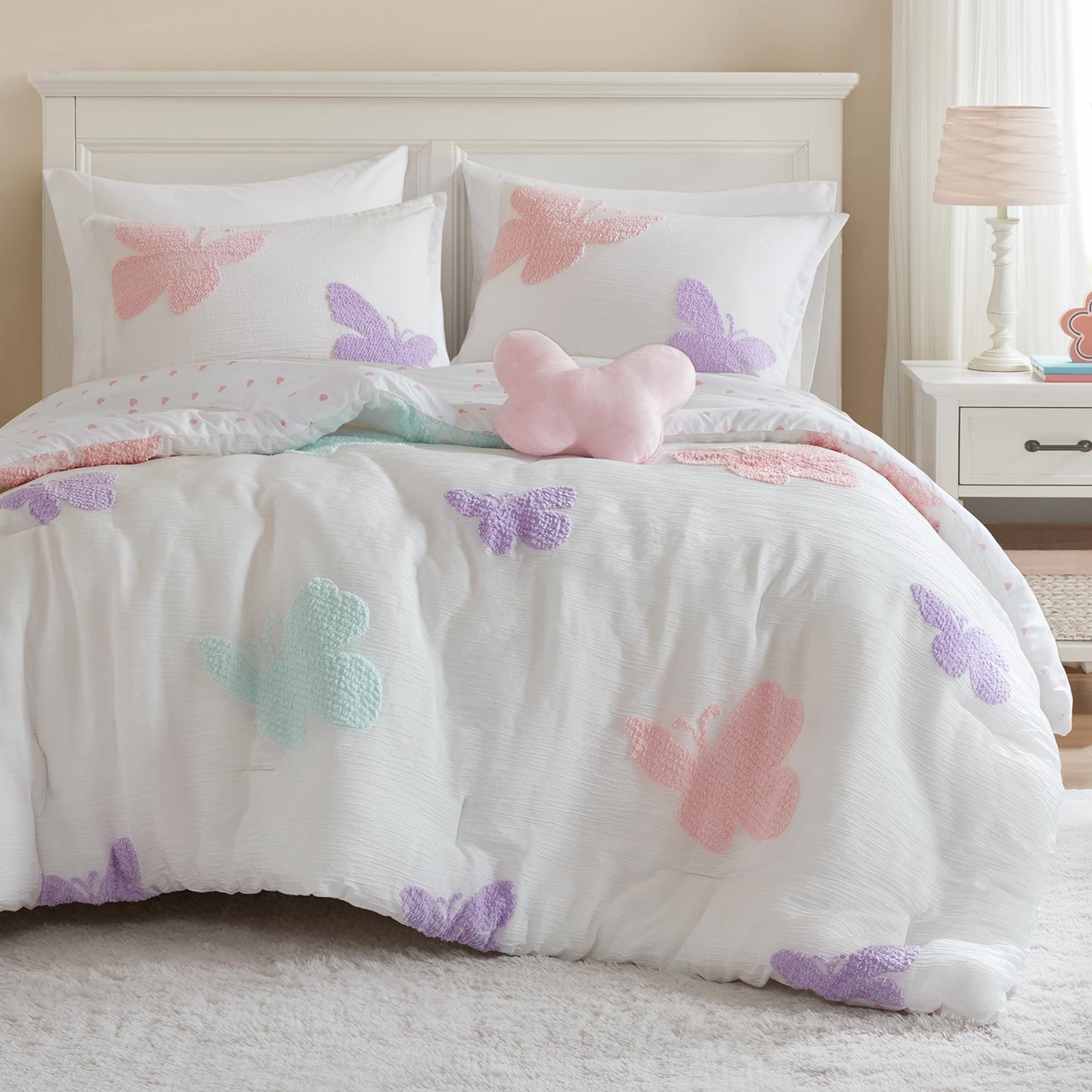 Intelligent Design Kids Rio Full/Queen Comforter Set – Girls’ Reversible Tufted Chenille Bedding with Pastel Purple Butterflies and Pink Dot, 4pcs