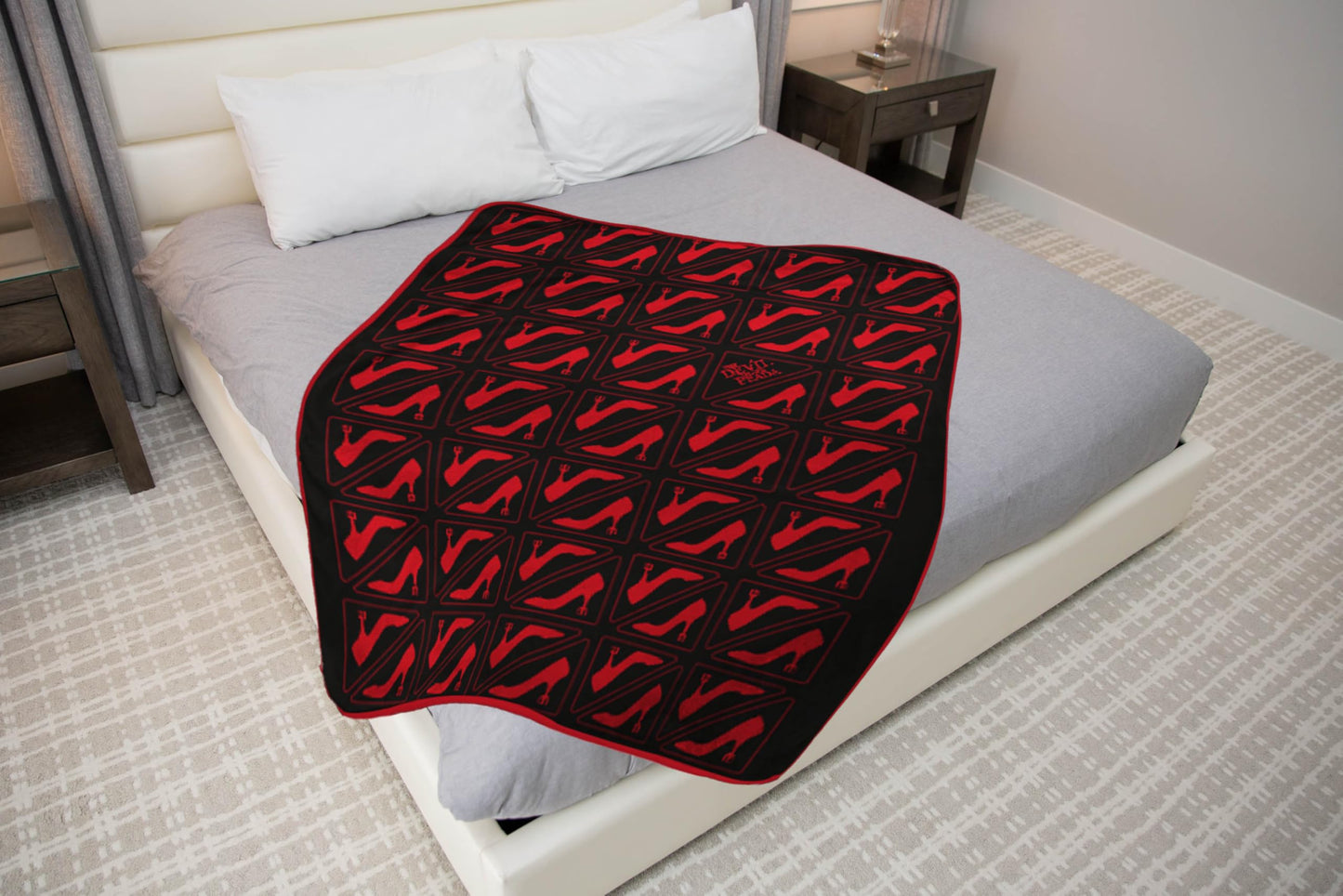 Jay Franco Plush Throw Blanket – Soft & Cozy Fleece Throw for Bedroom & Couch Décor, Official Licensed Product, Black - The Devil Wears Prada, 46x60 - Throw Blanket
