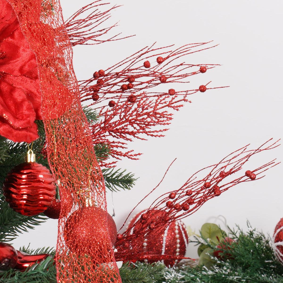 SLKING STORE SLK 16-Pack Artificial Glitter Berry Stem Ornaments, Christmas Decorative Glittery Twigs, Picks, Branches for Tree, Wreath, Small Vase, Party (Red)