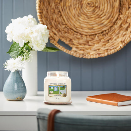 Yankee Candle Scented Candle | Clean Cotton Medium Jar Candle| Long Burning Candles: up to 75 Hours | Gifts for Women