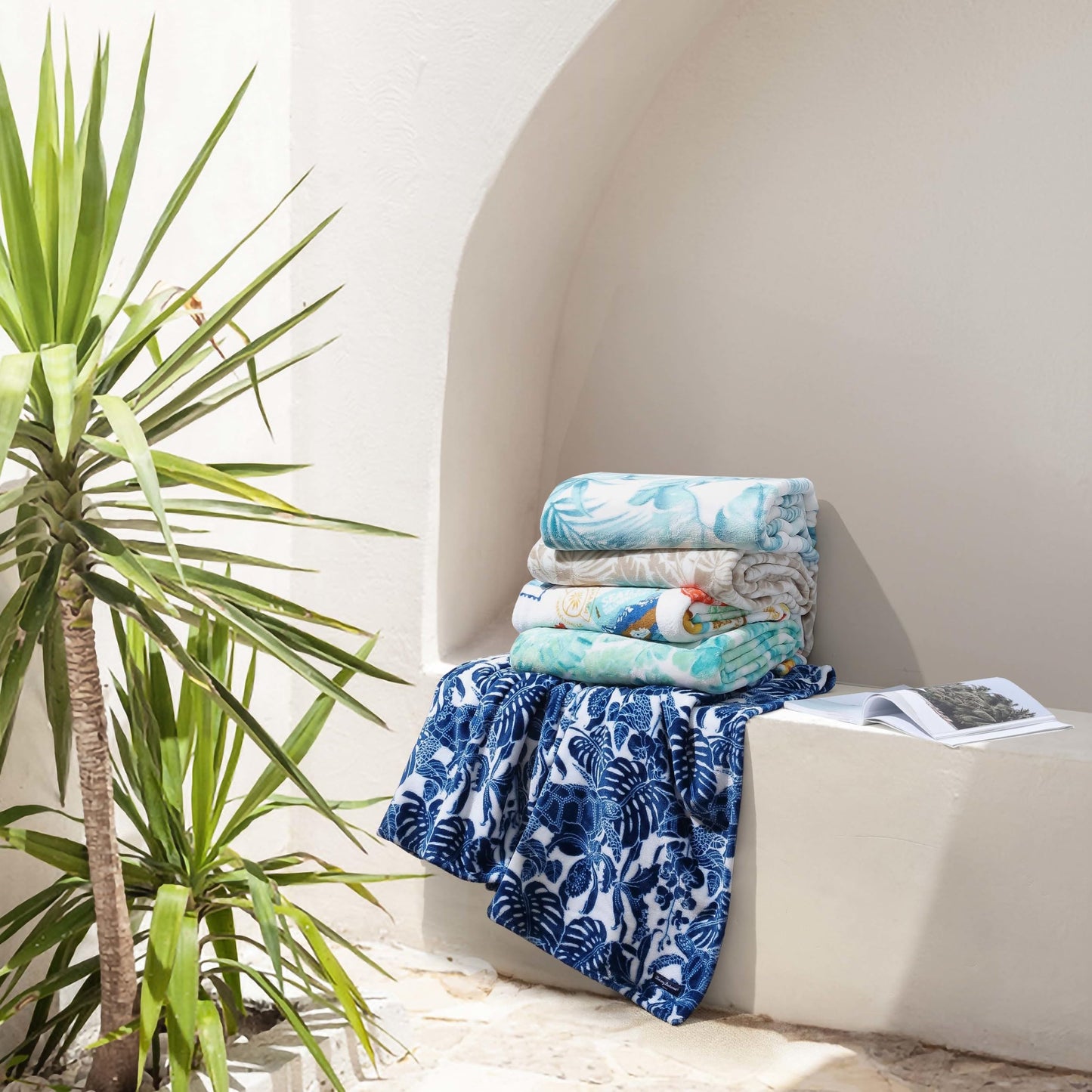 Tommy Bahama - Throw Blanket, Plush Fleece Bedding with Ultra-Soft Cozy Feel, Tropical Blanket for Bed or Couch (Turtle Bay Blue, 50' x 70')