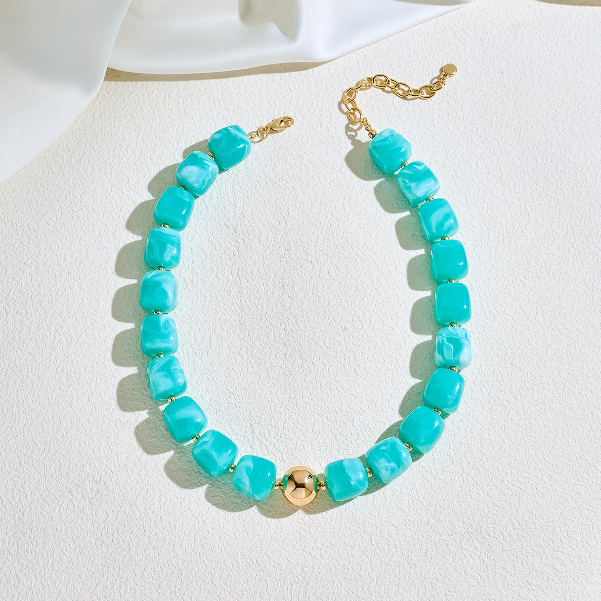 WOWORAMA Blue Chunky Beaded Necklace for Women Lake Blue Large Square Resin Bead Necklaces Statement Chunky Choker Necklace Summer Vacation Jewelry