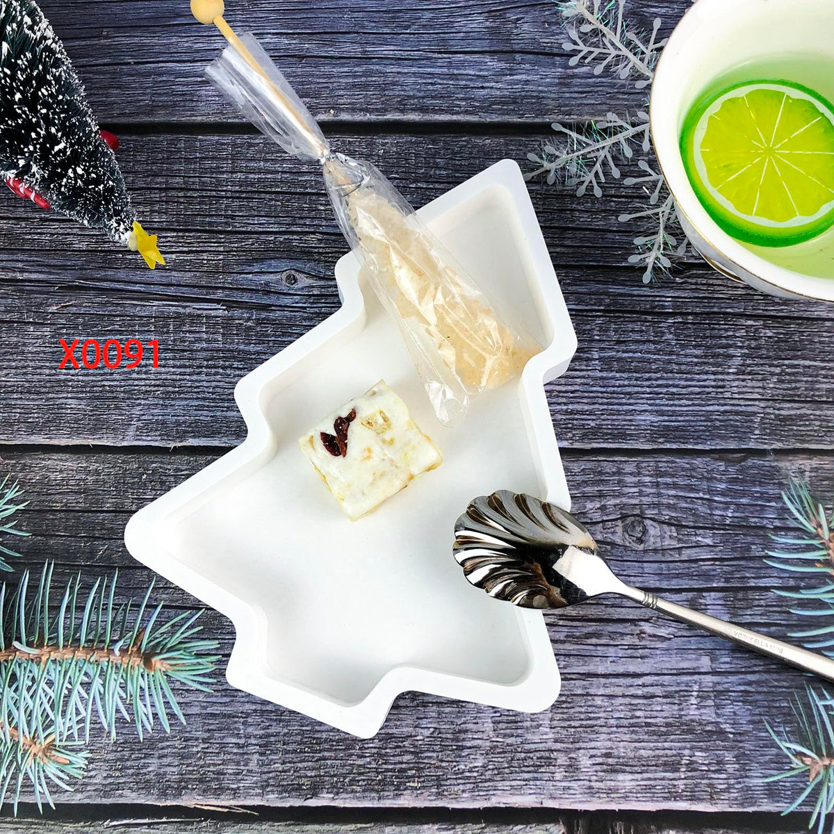 Christmas Tree Tray Resin Silicone molds, Christmas Decoration Ornaments, Candy and Snack Plate Casting Mould, Storage Plate epoxy Resin Silicone Mold