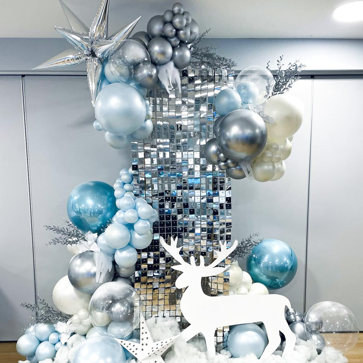 Snowflake Balloon Garland Arch Kit Winter Snowflake Balloons with Silver Blue White Snow Confetti Latex Balloon for Winter Wonderland Christmas Baby Shower Princess Birthday Party Decor