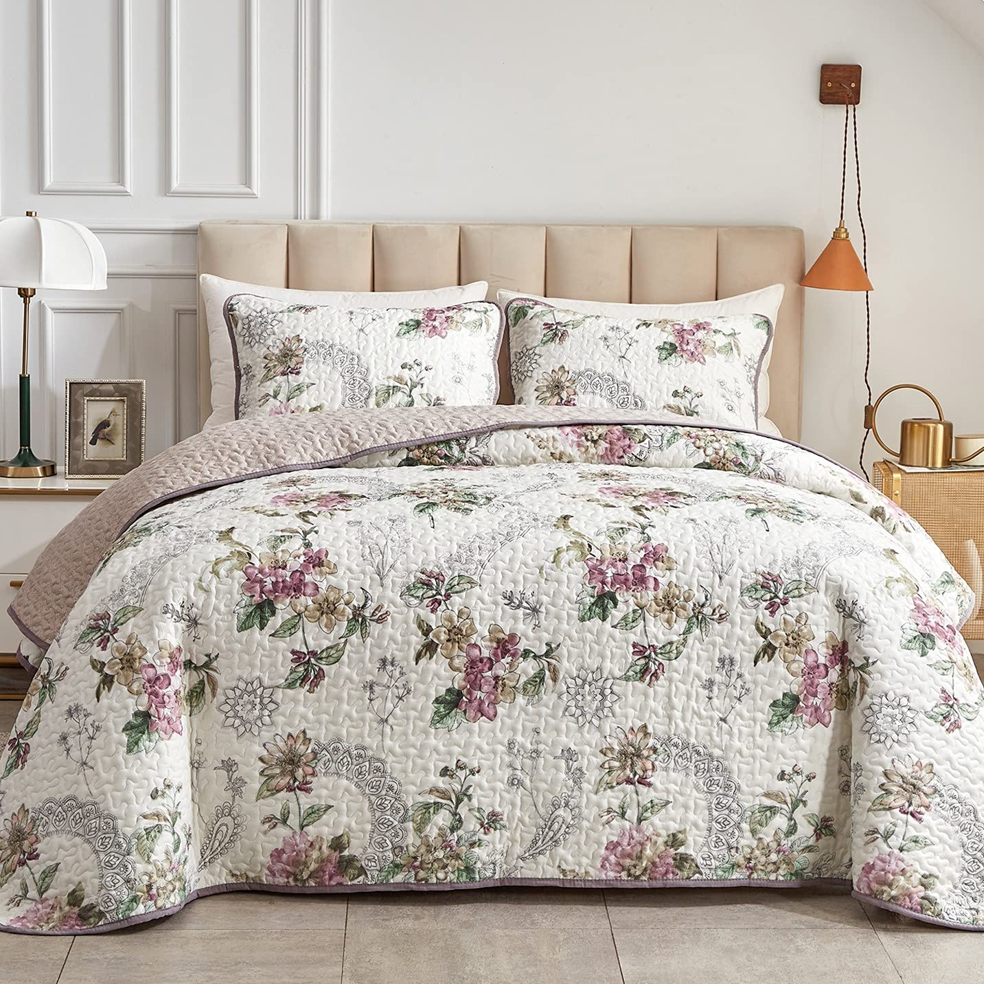 Flysheep 3 Pieces Quilt Set Full/Queen Size, Beige Floral Reversible Bedspread Coverlet Set, Soft Microfiber Lightweight Bed Cover for All Season (90" x 90", 1 Quilt+ 2 Pillow Shams)