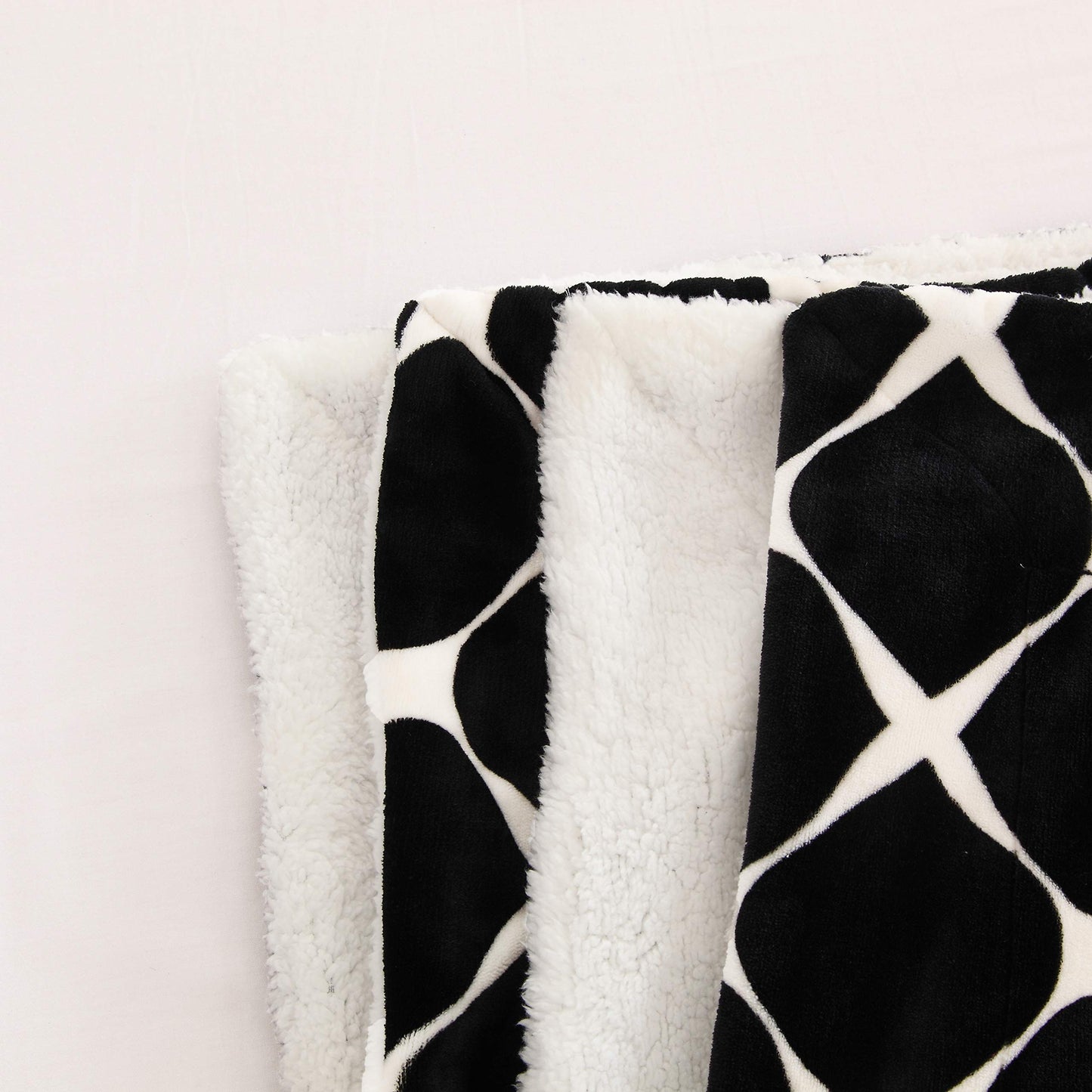 Elegant Comfort Luxury Micro-Sherpa 50" X 60" Ultra Plush Design Throw/Blanket, (50 x 60), Milano Trellis Black