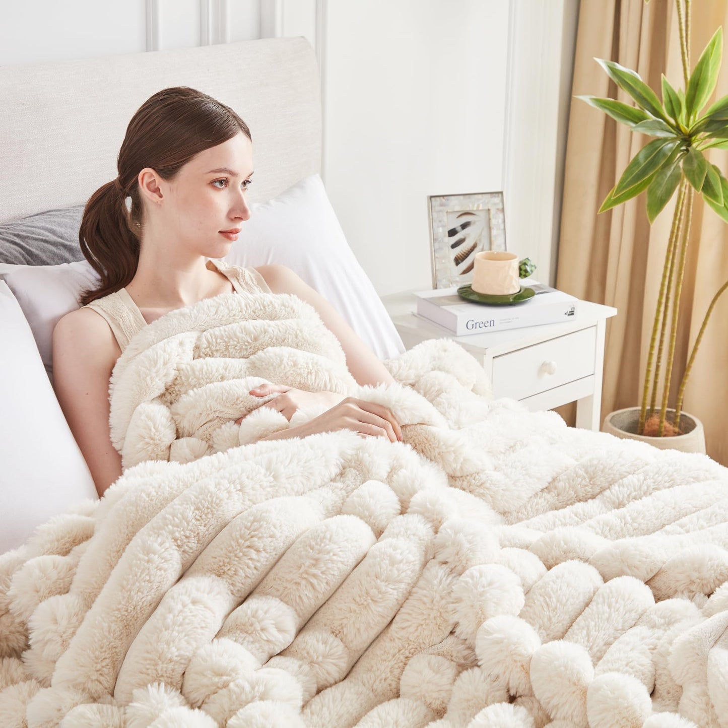 Serenhom 50x60 Inches Ultra-Soft Fuzzy Faux Fur Throw Blanket, Plush Striped Blanket - Thick, Warm Sherpa for Couch, Sofa, Bedroom, Camping - Decorative Blanket for Cozy Warmth, Beige