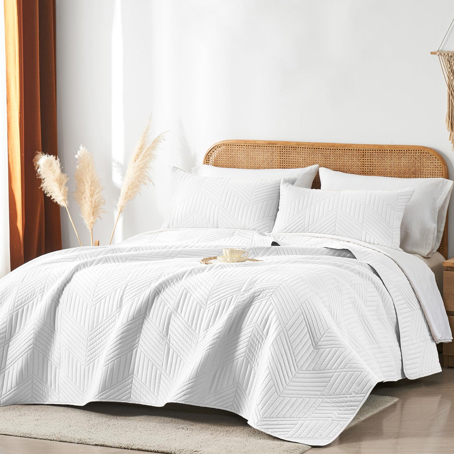 Davulos Queen Quilt Bedding Set,White Ultrasonic Full/Queen Quilt Set Reversible Microfiber Bedspread,Lightweight Soft Modern Geometric Coverlet Set for All Seasons(1 Quilt,2 Pillow Shams)