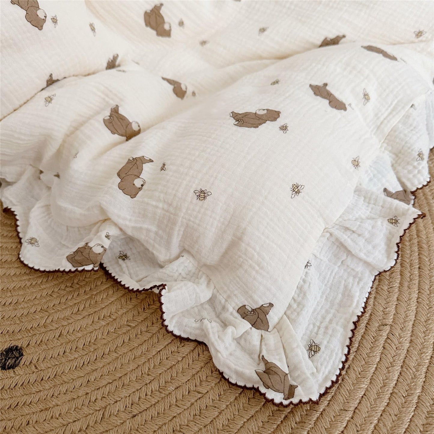 AOJIM Kids Bedding Duvet Cover 1 Piece with Little Bee and Brown Bear, Cotton Toddler 2-layer gauze Muslin Comforter Cover 47X59'', Ruffled Design Baby Duvet Protector for Girls Boys, Machine Washable