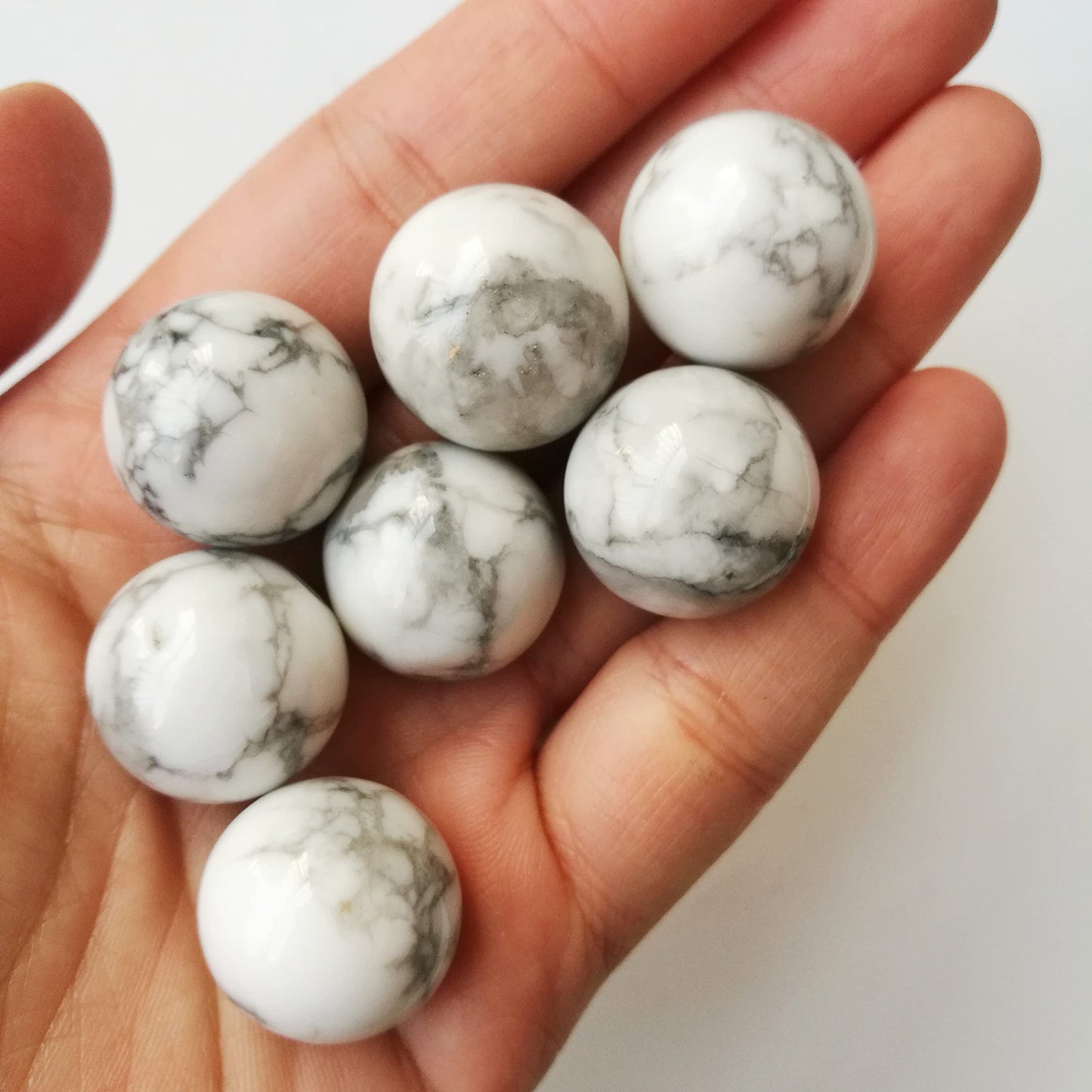 Bacatgem 7 Pcs Natural White Howlite Turquoise Crystal Sphere Ball,0.78 Inchs Feng Shui Chakra Aura Home Desk Decor Decorative Collection