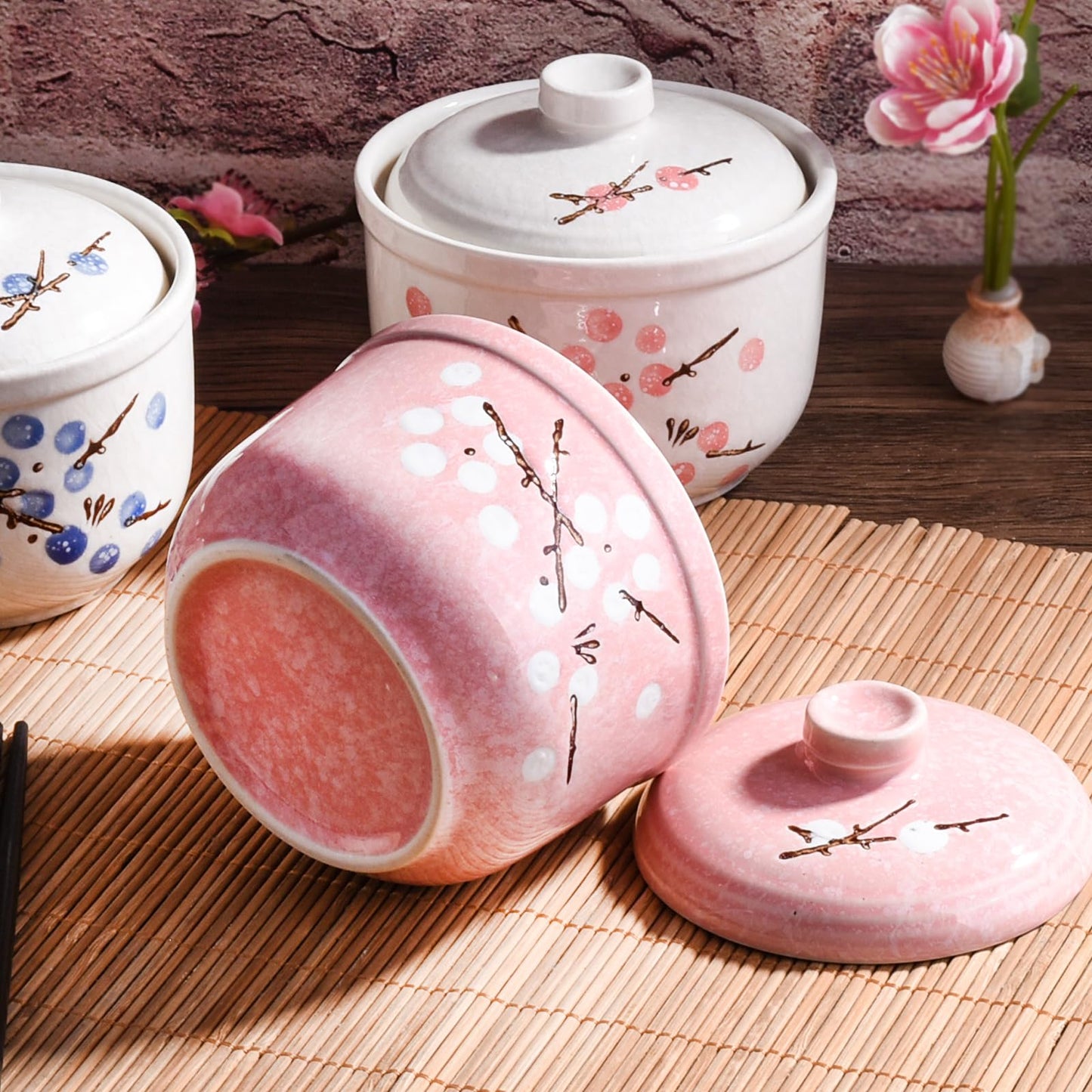 Whitenesser Ceramic Stew Bowl and Condiment Pot Set with Lid and Spoon Set of 2, Multi-Use Hand-Painted Plum Blossom Seasoning Container for Stew, Soup, Salt and Sugar