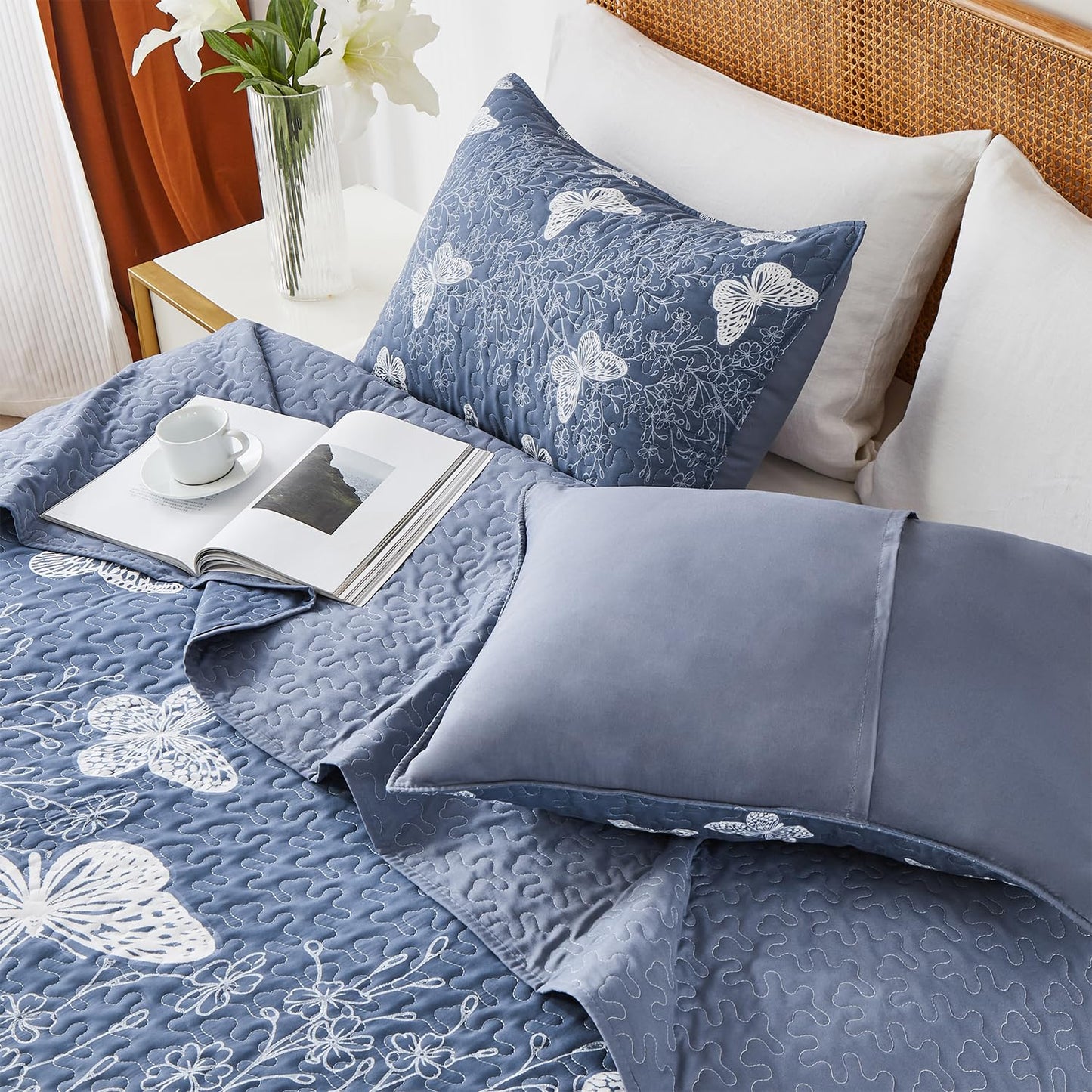 Yogeneg King Size Quilt Set,White Butterfly Botanical Pattern Blush Grey Bedding Set,3 Piece Lightweight Soft Summer Bedspread Coverlet with 2 PIillow Sham for All Season(Butterfly,110"x96")