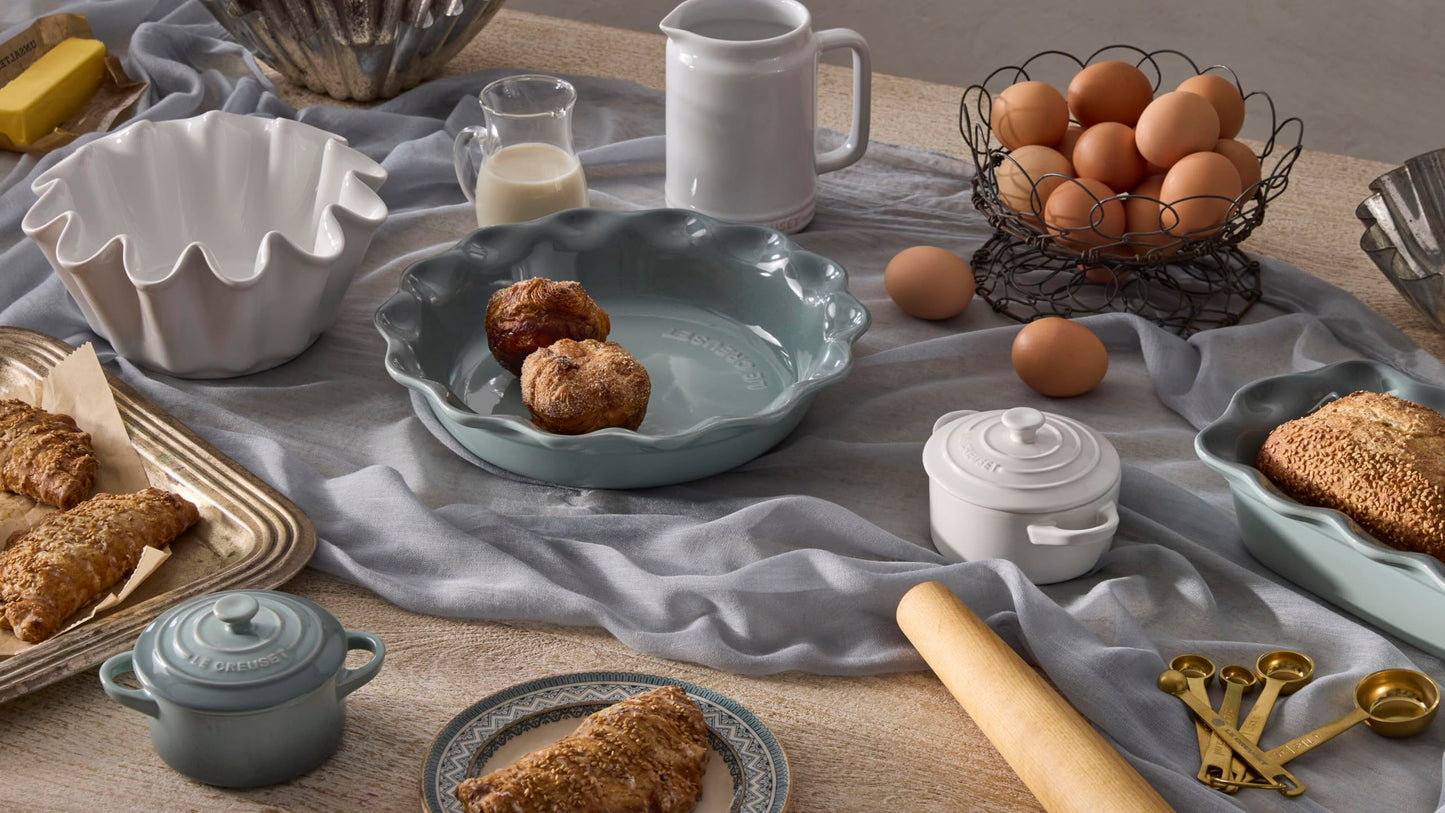 Le Creuset Stoneware Pie Dish, 9", Sea Salt