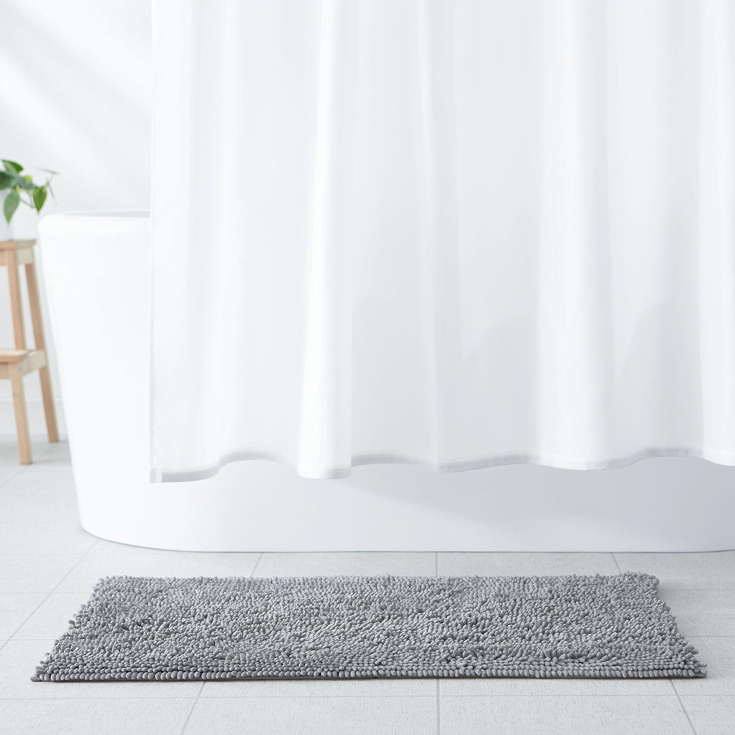 Amazon Basics Non-Slip Chenille Microfiber Bathroom Bath Mat, 53 x 87 cm, Platinum