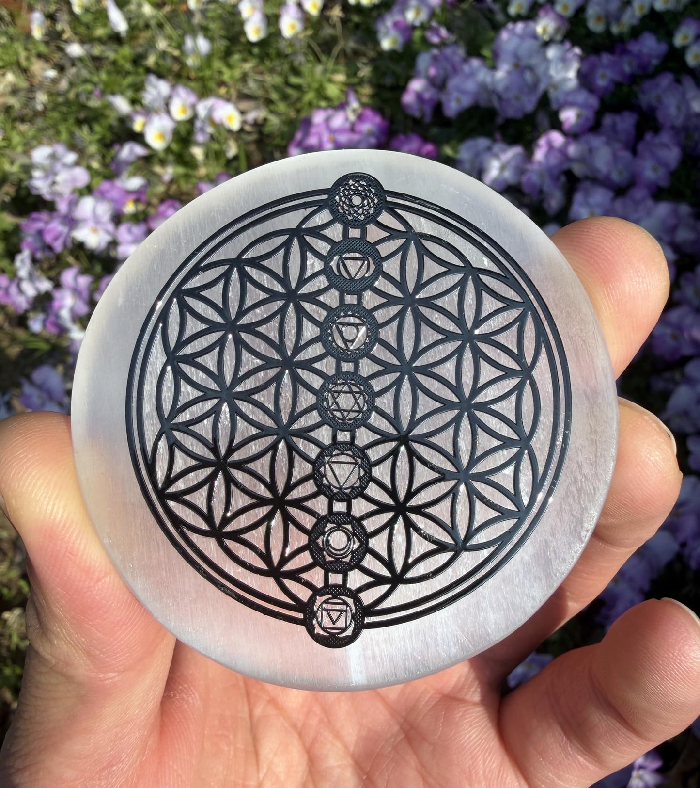 Selenite Crystal Charging Plate Engraved Flower of Life Healing Stones Coaster Round Disc for Home Office Table Decor Crystals and Healing Stones