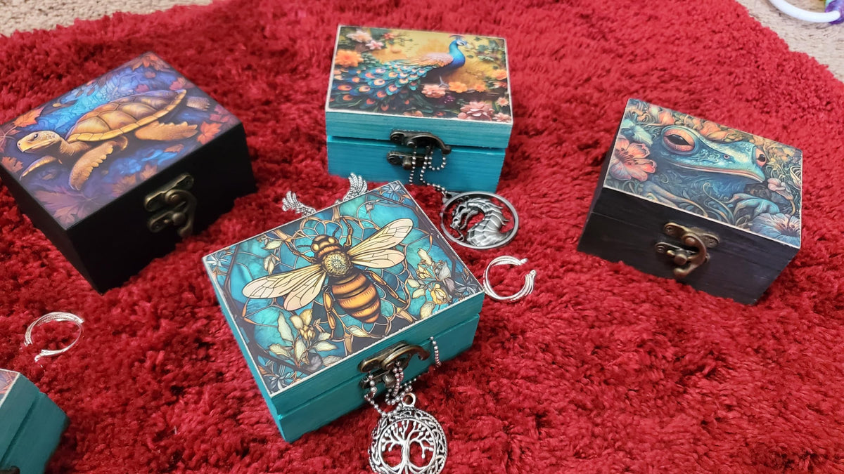 JB&C Premium Bee Trinket Box Small Jewelry Keepsake Box | Earrings Necklace Storage Box for Girls Women | Bee lovers Gift Idea, Animals Ornaments for Home Décor (3BES)