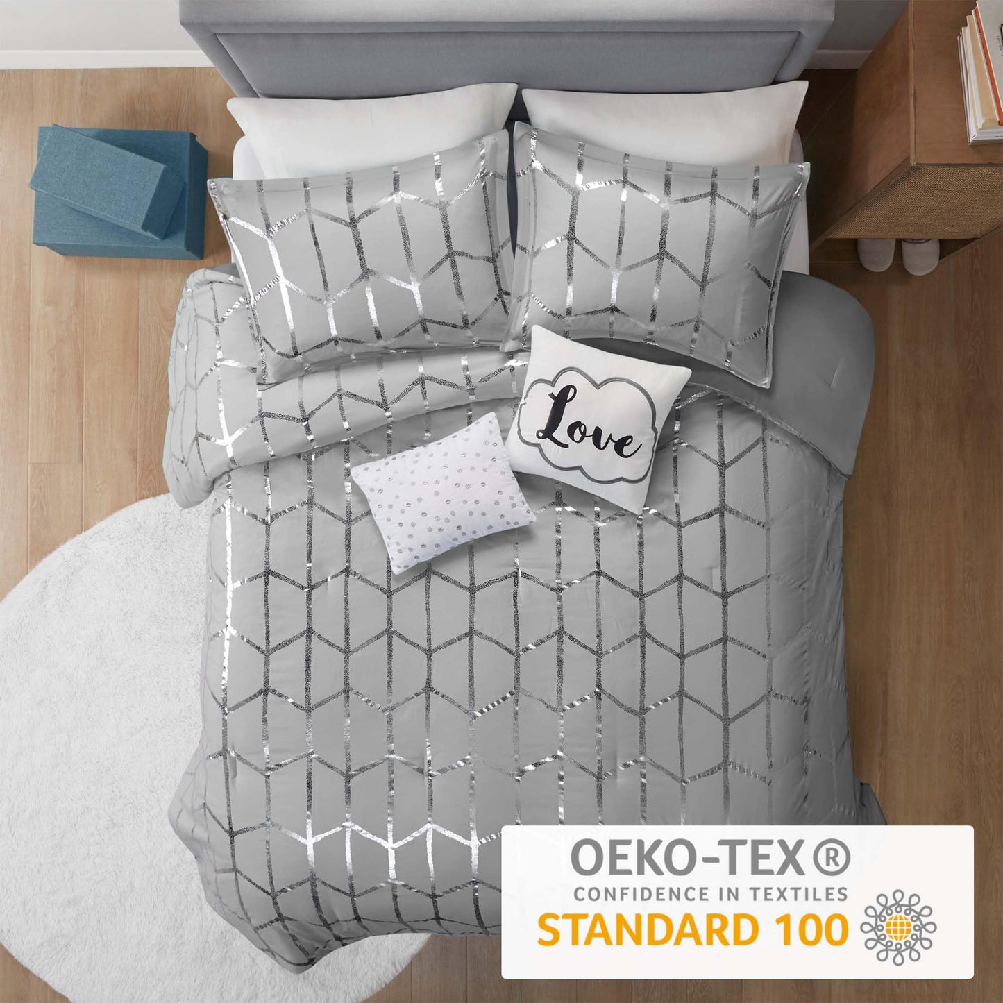 Intelligent Design - ID10-1245 Raina Comforter Set Metallic Print Geometric Design, Modern Trendy All Season Bedding Set, Matching Sham, Decorative Pillow, Grey/Silver, King/Cal King, 5 Piece