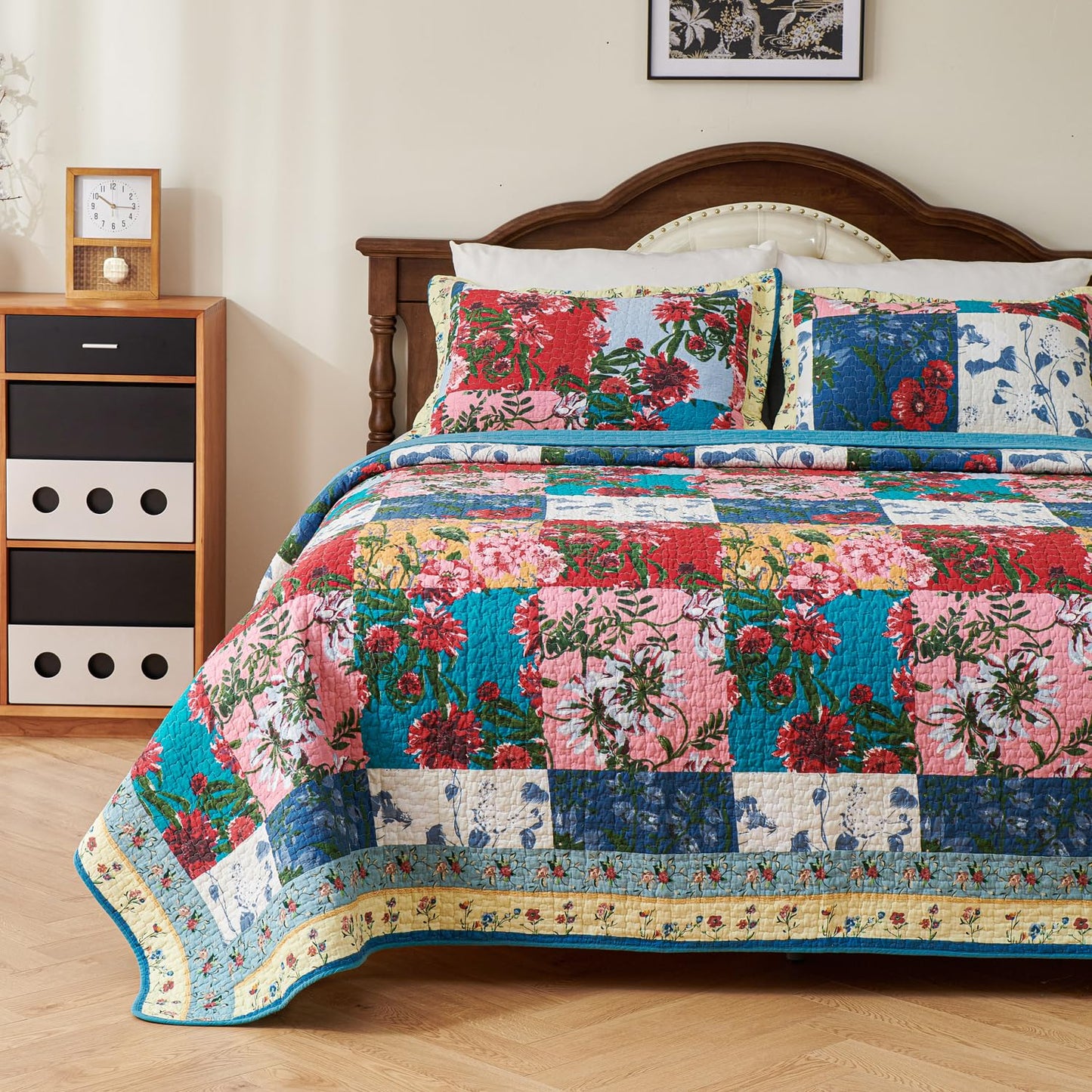 EVENHUG 100% Cotton Patchwork Quilt Queen Size Set Lightweight Floral Queen Quilts Bedding Set Bedspread Coverlet Reversible Bed Cover with Pillow Shams for All Seasons 3 Pieces (92"X96")