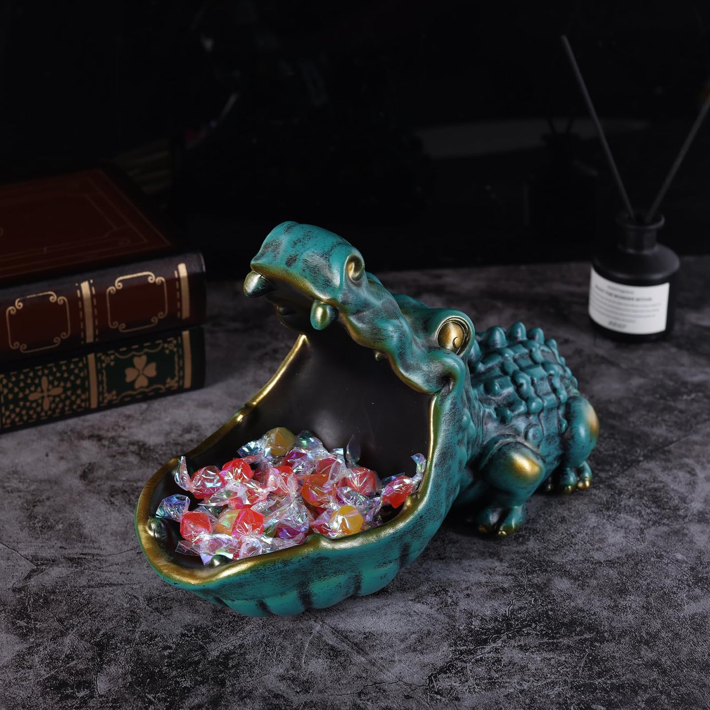 oliruim Alligator Statue Key Bowl, Fun Animal Statue Candy Dish for Entryway Decorative Bowl, Office Candy Dish, Big Mouth Sculpture Home Living Room Trinket Container Storage Box (Green)