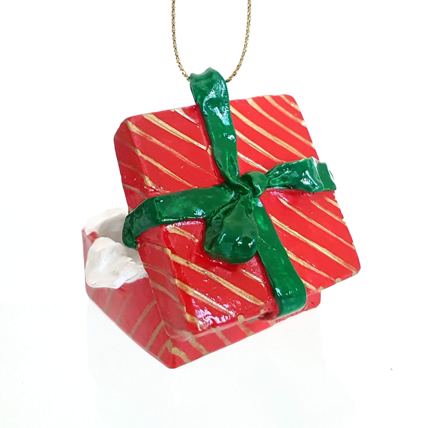 Giraffe in a RED Gift Box Christmas Ornament New Resin RGBA20
