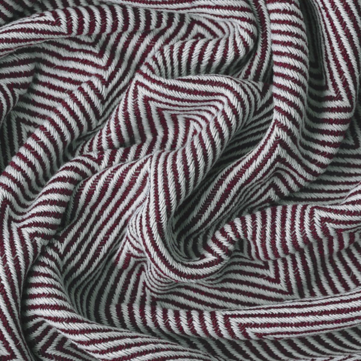 DREAMY RIKKA Bed Blanket, Queen Size (79 x 90 Inch), Cotton-Rich Blend, Soft Textured Woven Coverlet, Easycare, Lightweight & Breathable Bed Layering, All Season Bedding, Burgundy