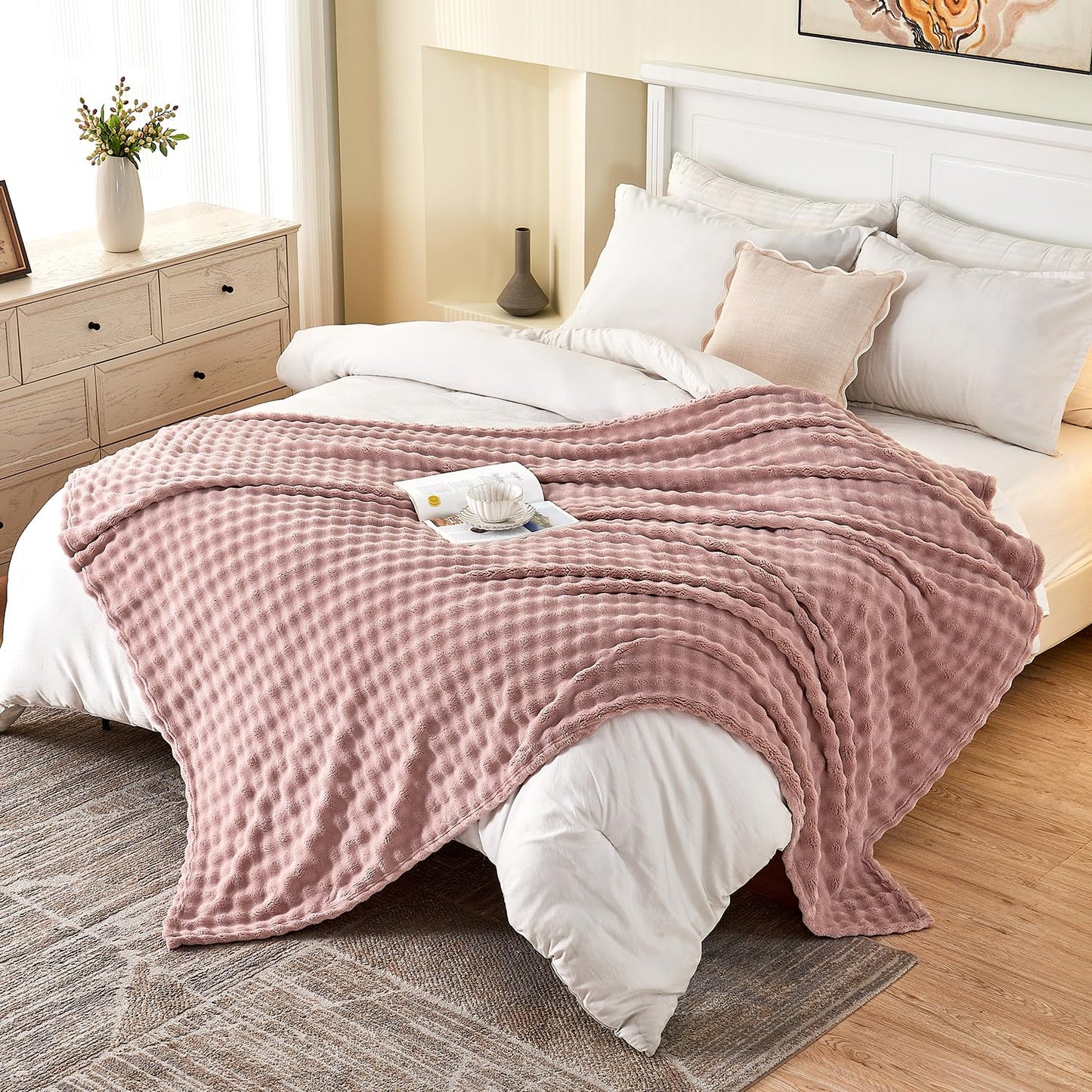 SOCHOW Dusty Pink Bubble Fleece Blanket for Couch, Super Soft Cozy Cute Throw Blanket for Women, Decorative Fuzzy Flannel Blanket, 60 x 80 Inches