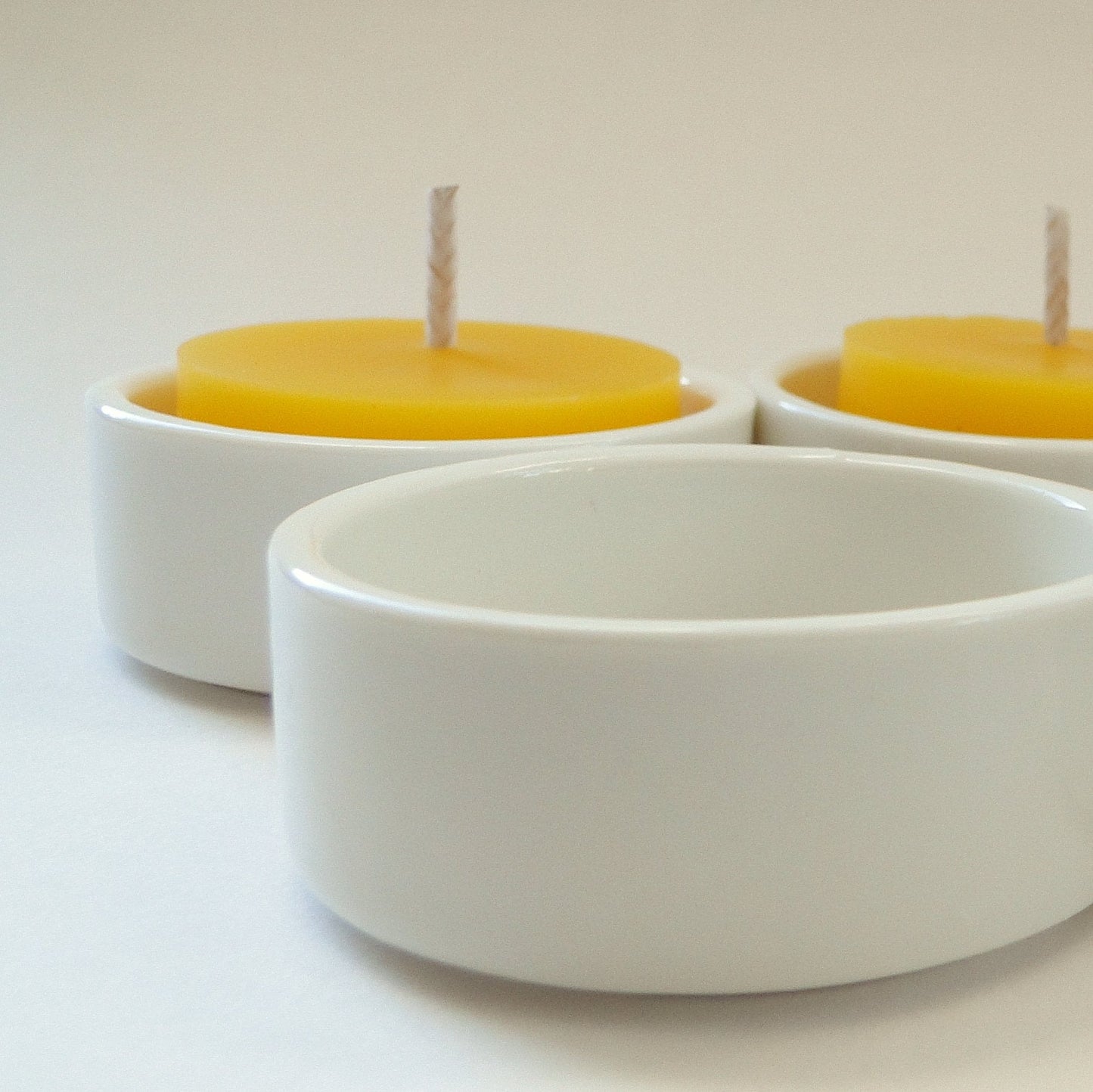 American Metalcraft Porcelain Tealight Candle Holder (Set of 4), Round, White, PSLT17