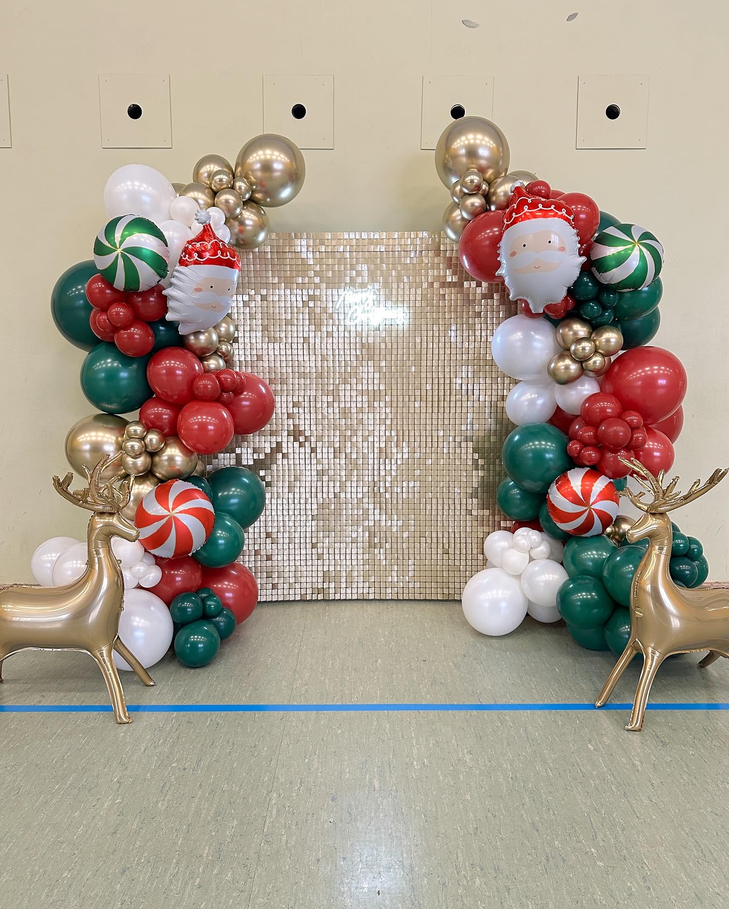 Christmas Latex Balloons, 50pcs 12 Inches Red Green Gold Balloons with 1 Ribbon for Christmas, Birthday Party Decorations